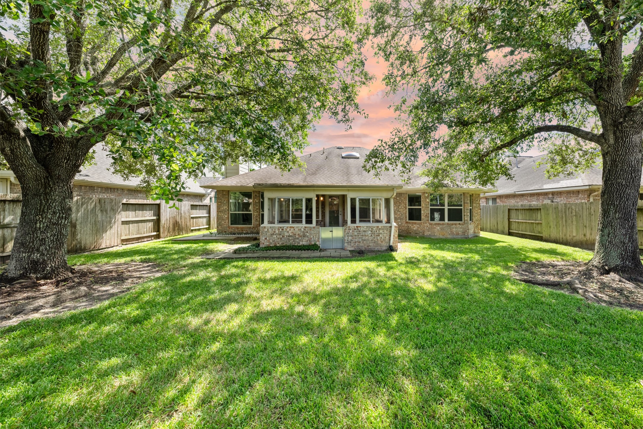 2618 Parkbriar Lane, Pearland, TX 77584