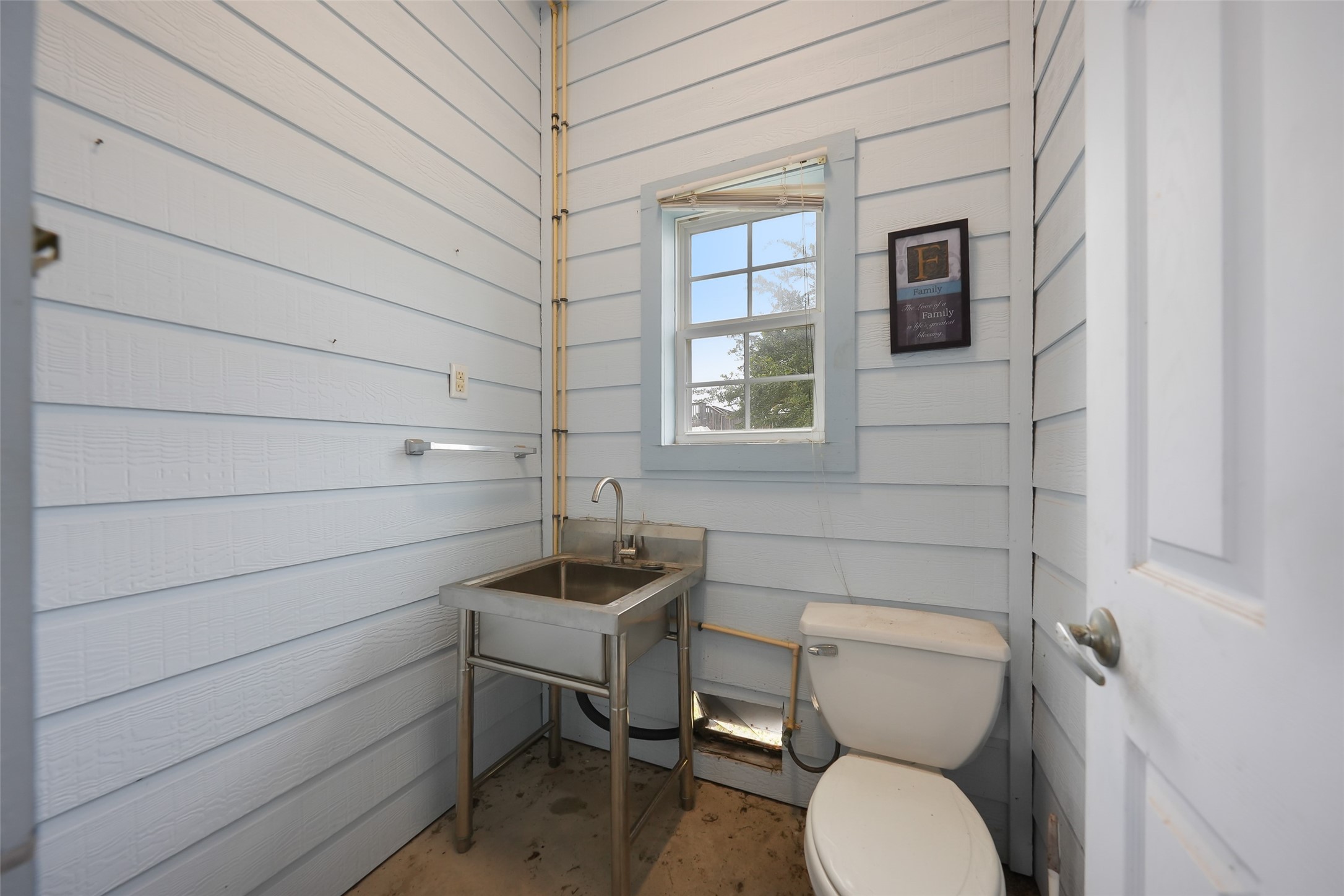 Ground Floor half bath