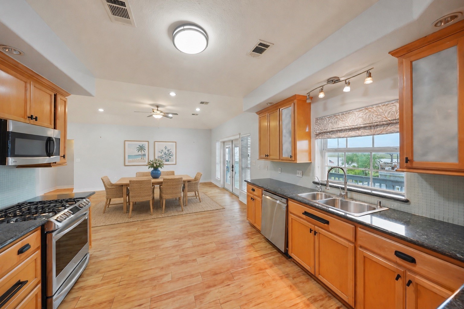Kitchen - view 1