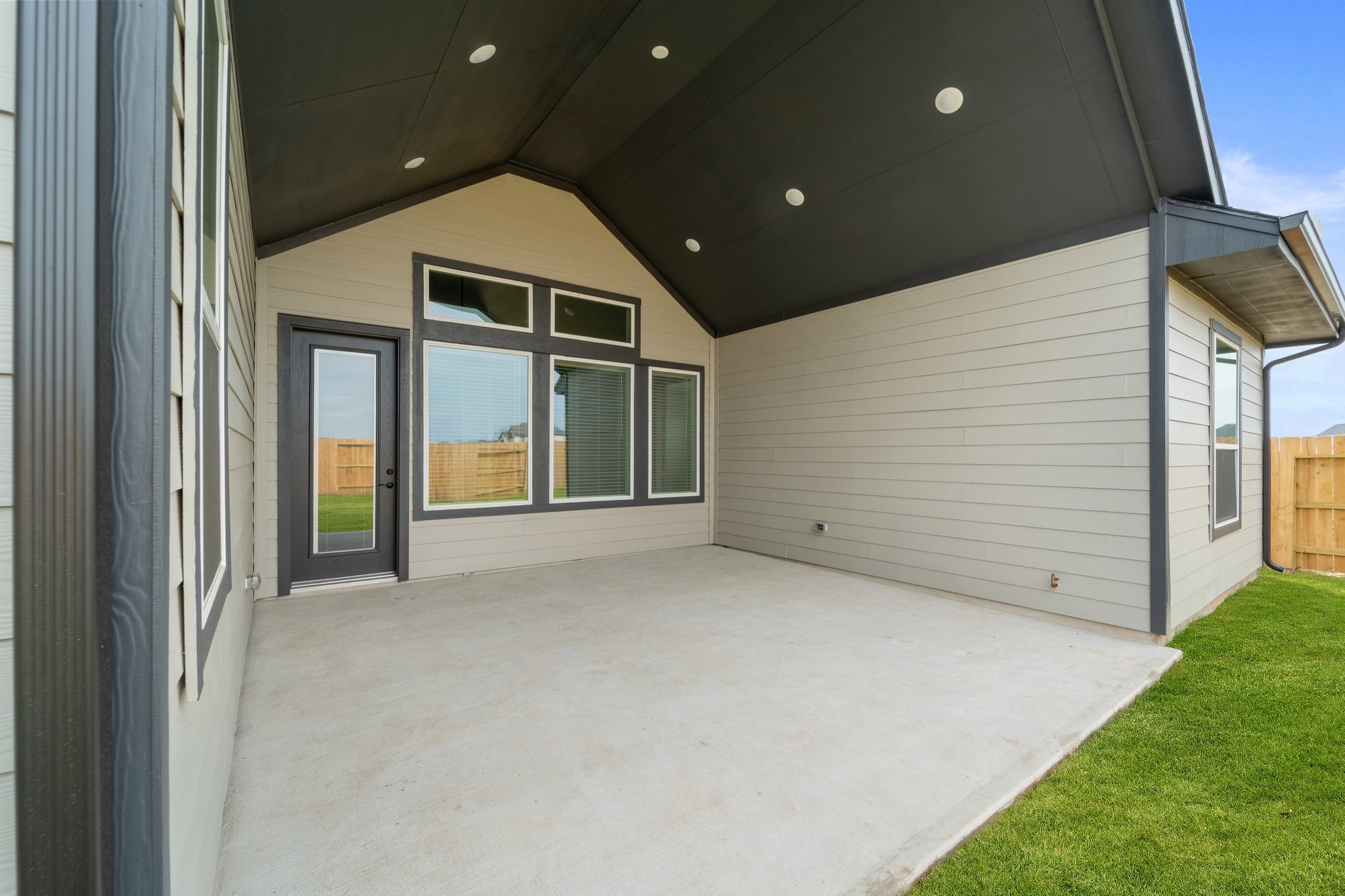 Photos are REPRESENTATIVE of the home /floor plan and are NOT of the actual home.  Selections, features, and room options vary.