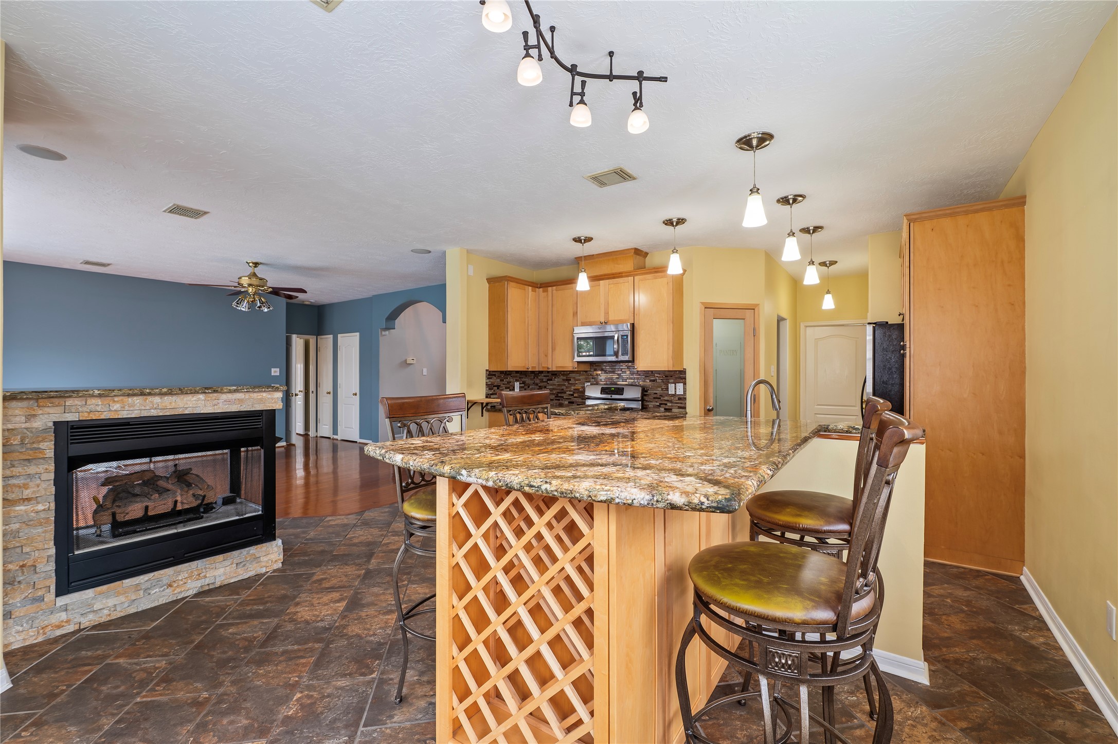 3124 Sand Shadow Drive, League City, TX 77573