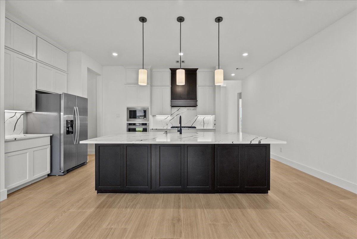 Chefs eat-in island Kitchen features lengthy quartz countertops