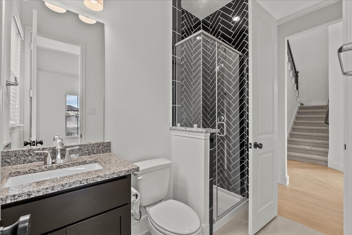 Ensuite bath for second downstairs bedroom