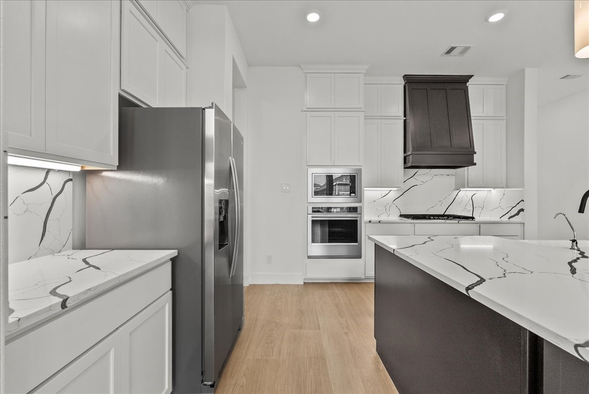 Chefs eat-in island Kitchen features lengthy quartz countertops