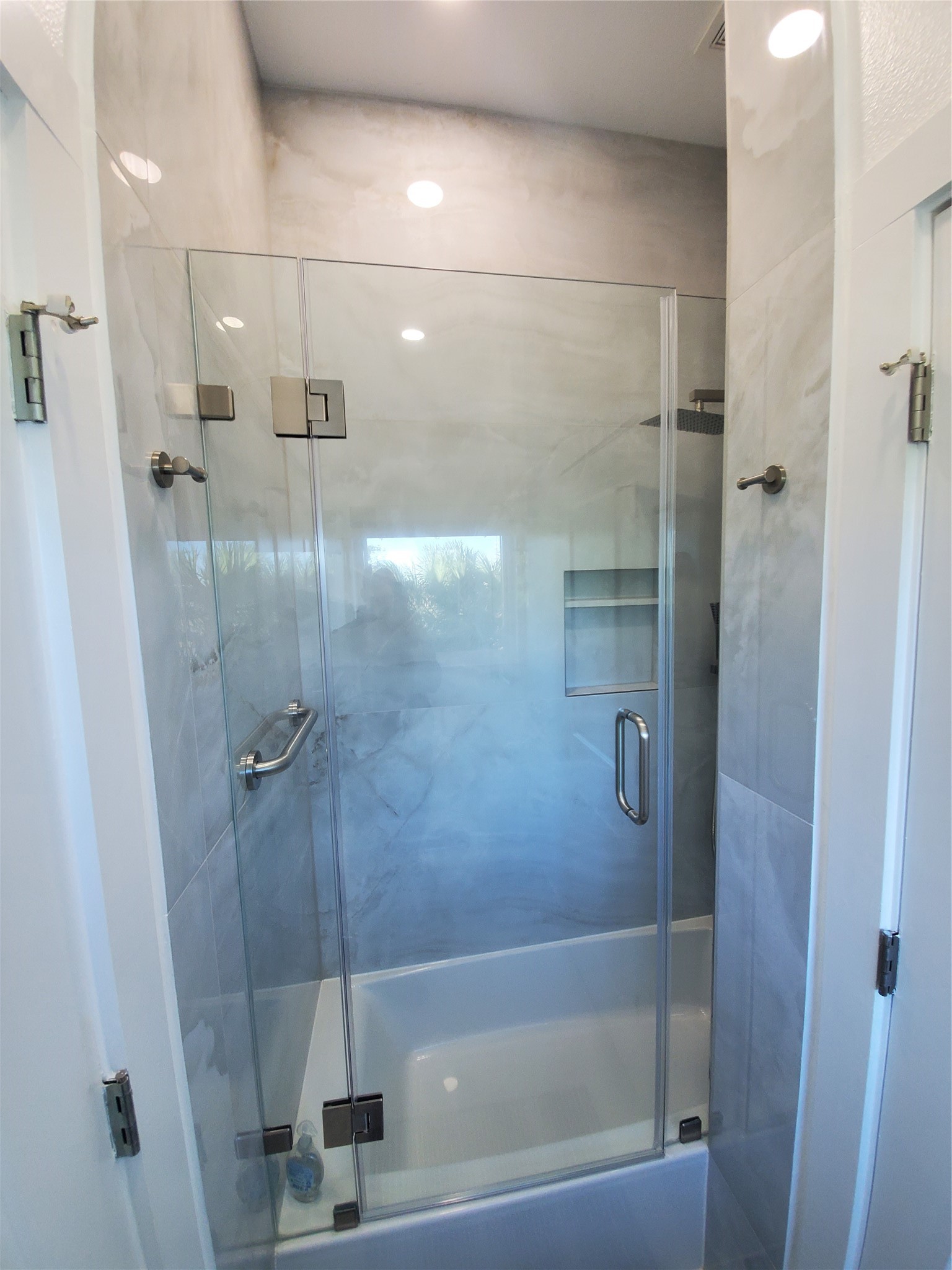 Tub/Shower detail view