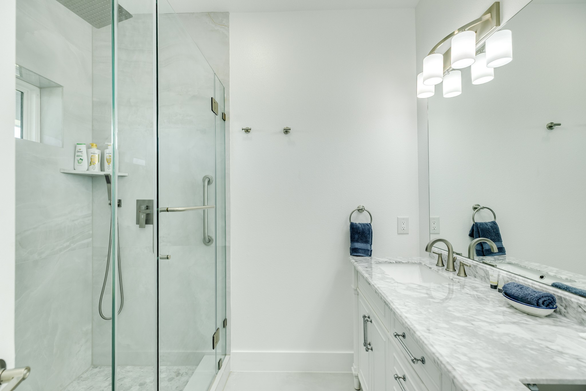 Ensuite bath for bedroom #4