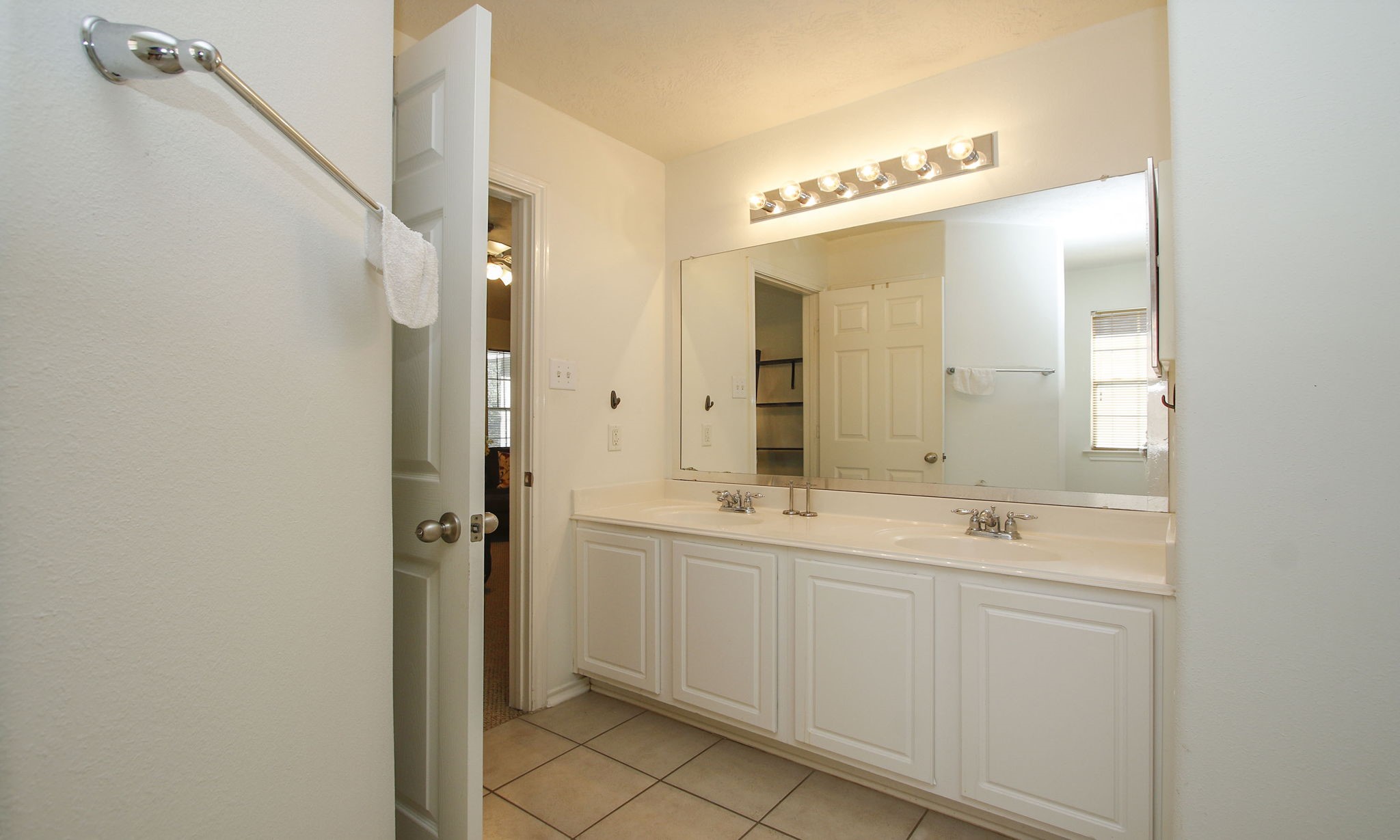 191 N Burberry Park Circle, The Woodlands, TX 77382