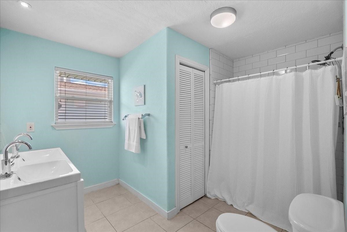 218 BARRACUDA Street, Bayou Vista, TX 77563