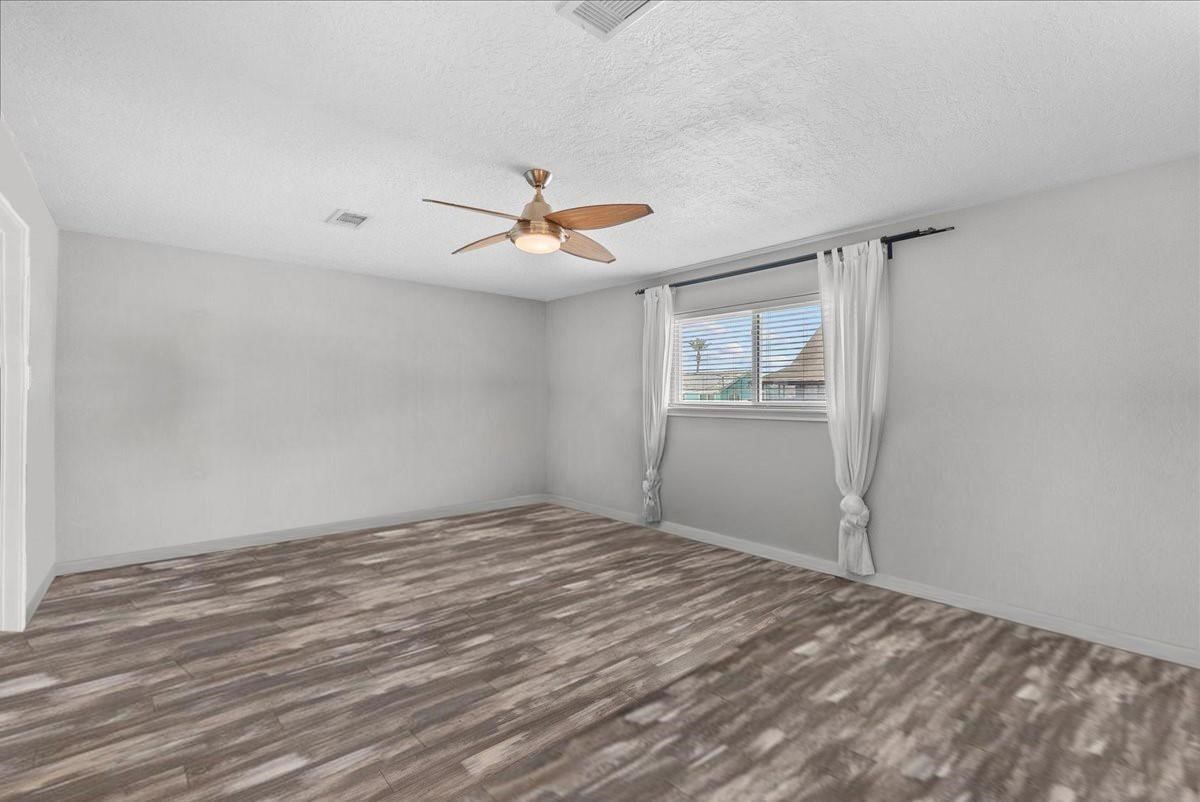218 BARRACUDA Street, Bayou Vista, TX 77563
