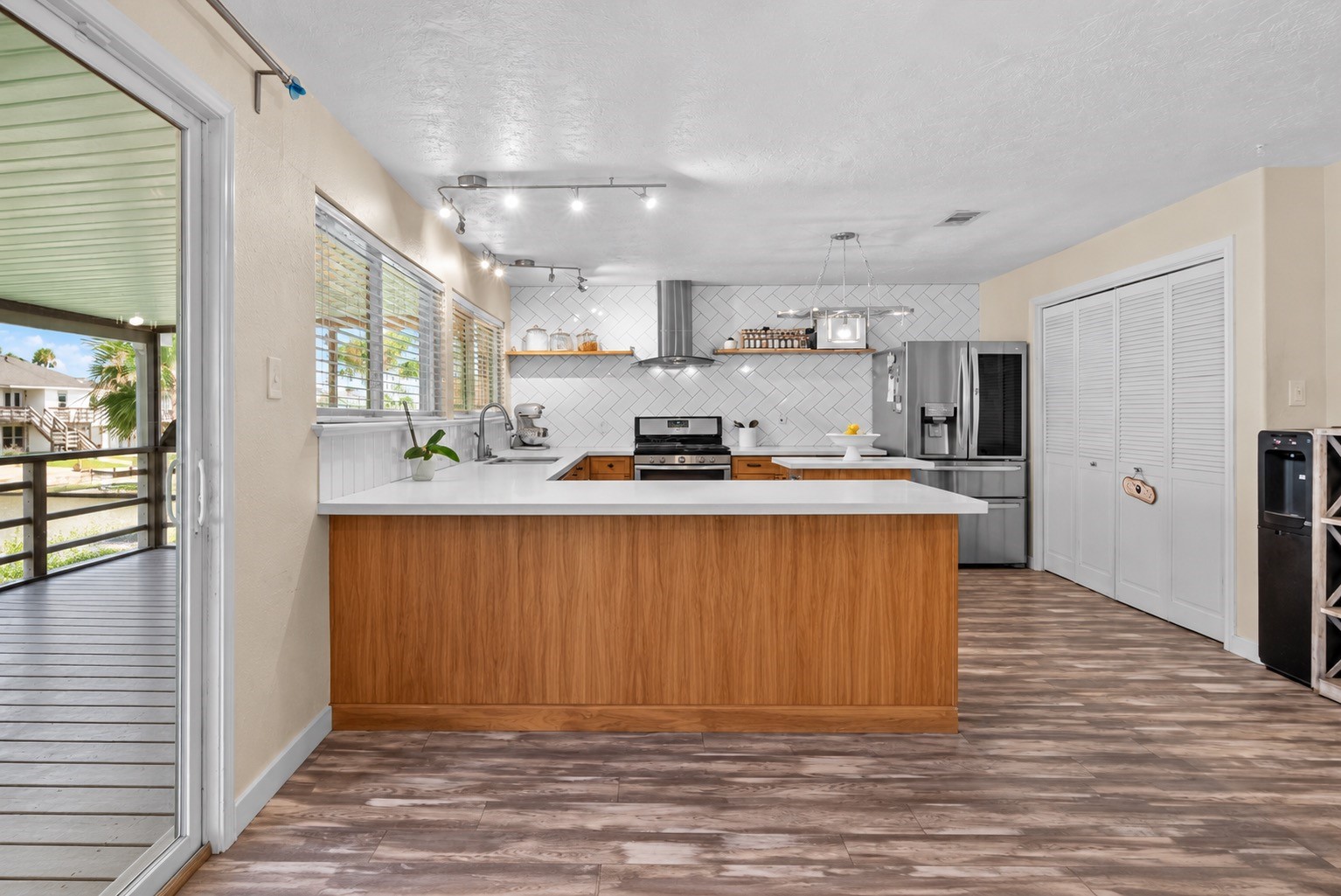 218 BARRACUDA Street, Bayou Vista, TX 77563