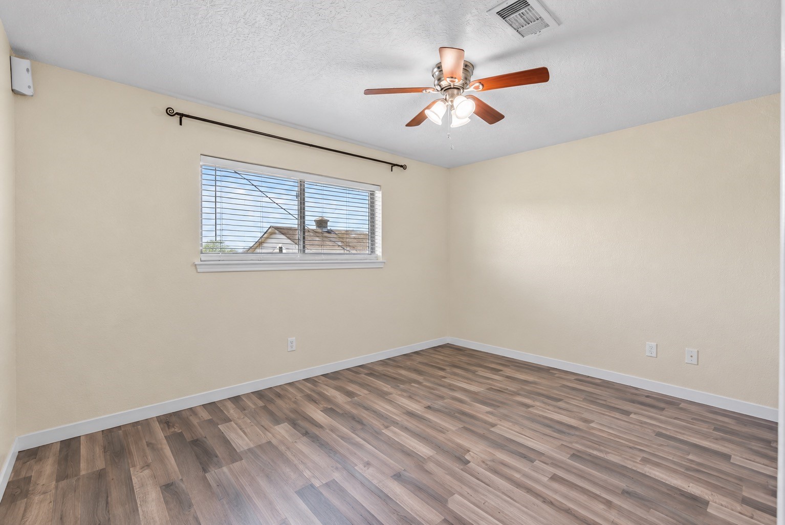 Upstairs secondary bedroom