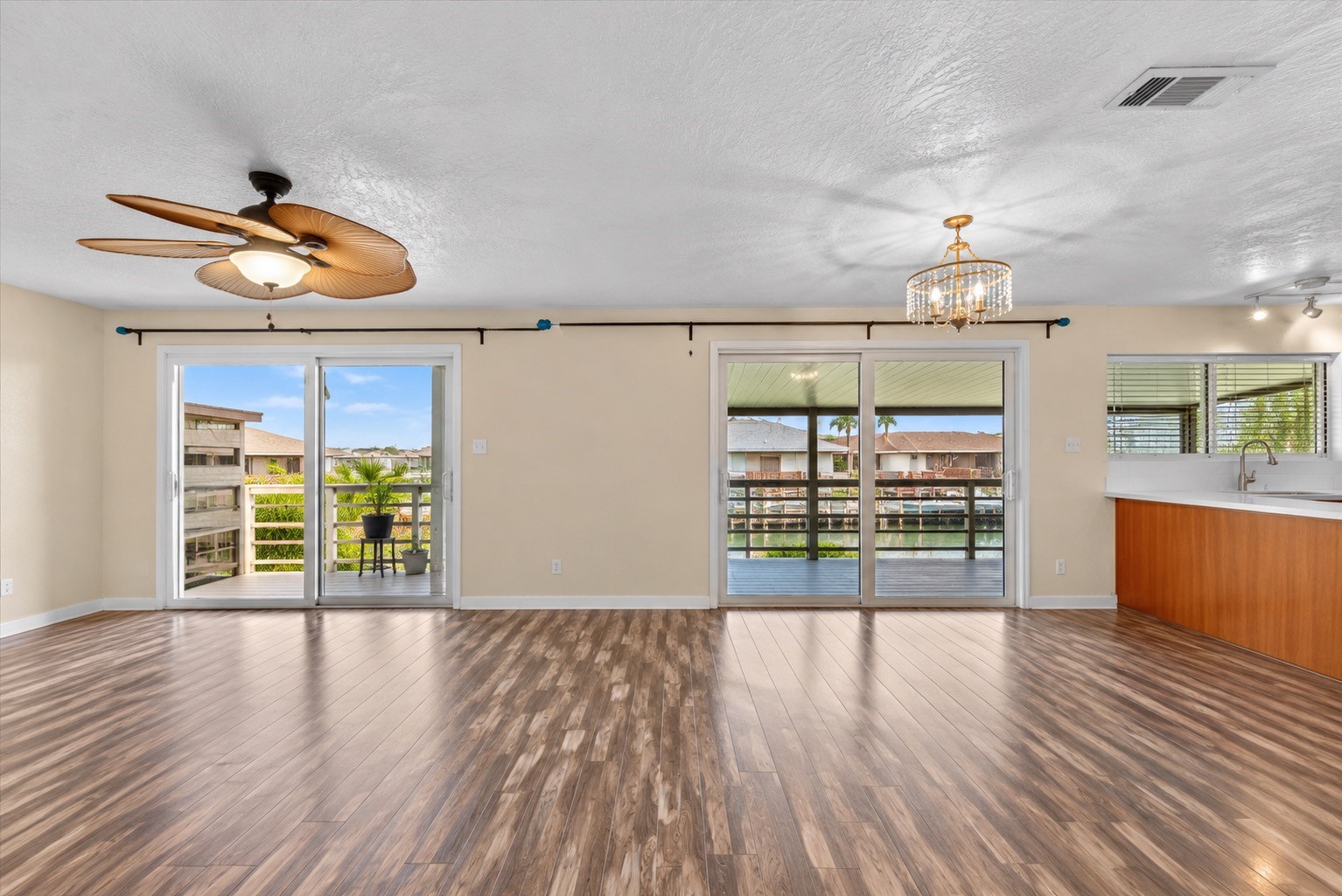 218 BARRACUDA Street, Bayou Vista, TX 77563