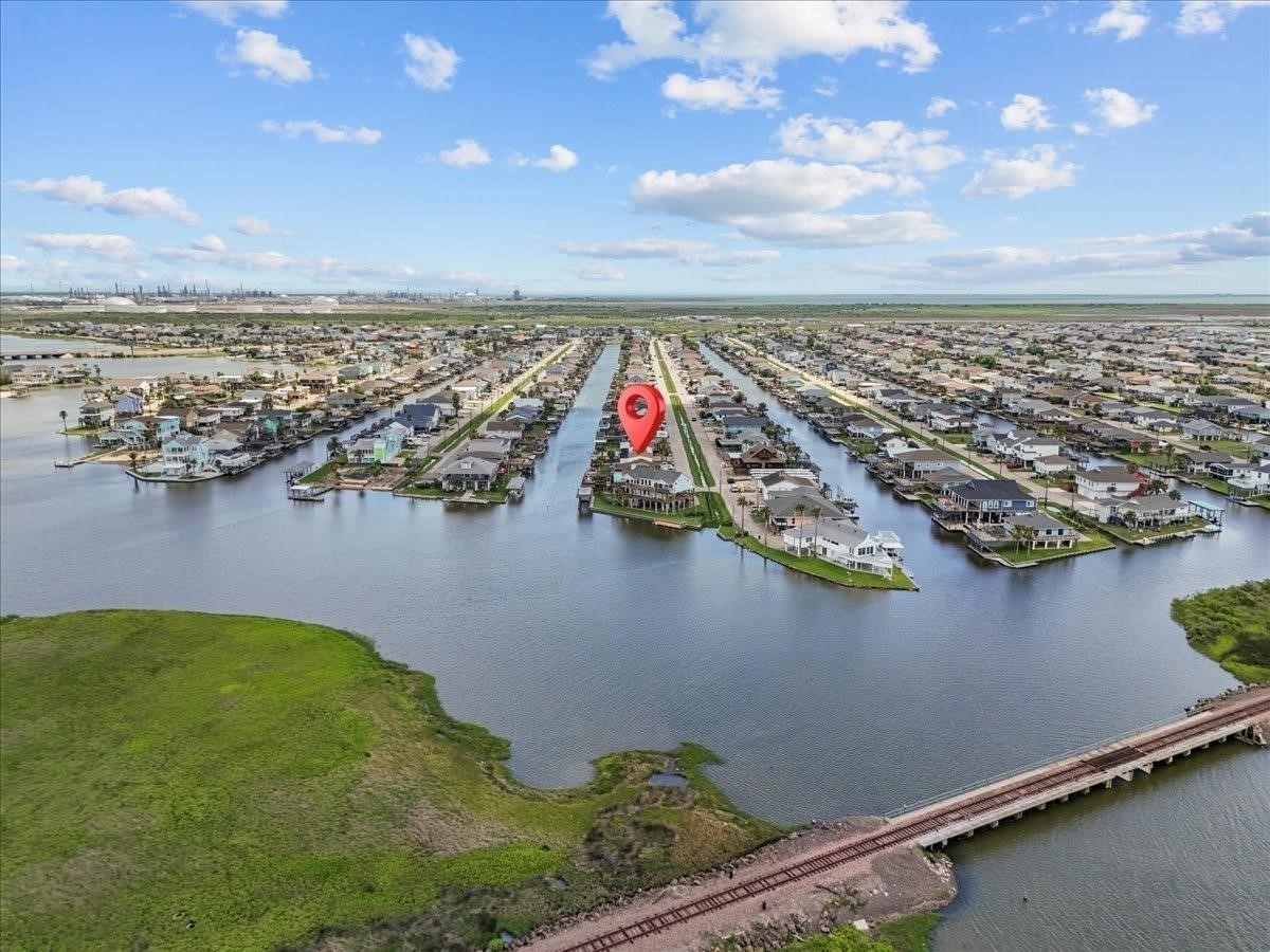 GREAT LOCATION on end of canal