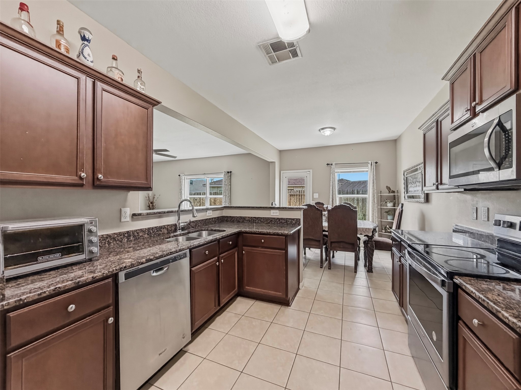 419 Turquoise Trade Drive, La Marque, TX 77568