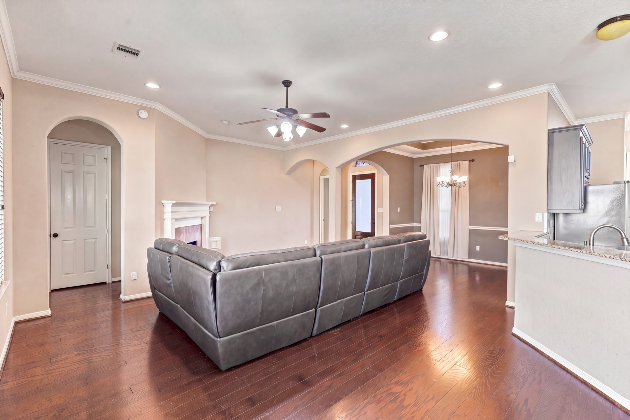 293 W Bend Drive, League City, TX 77573