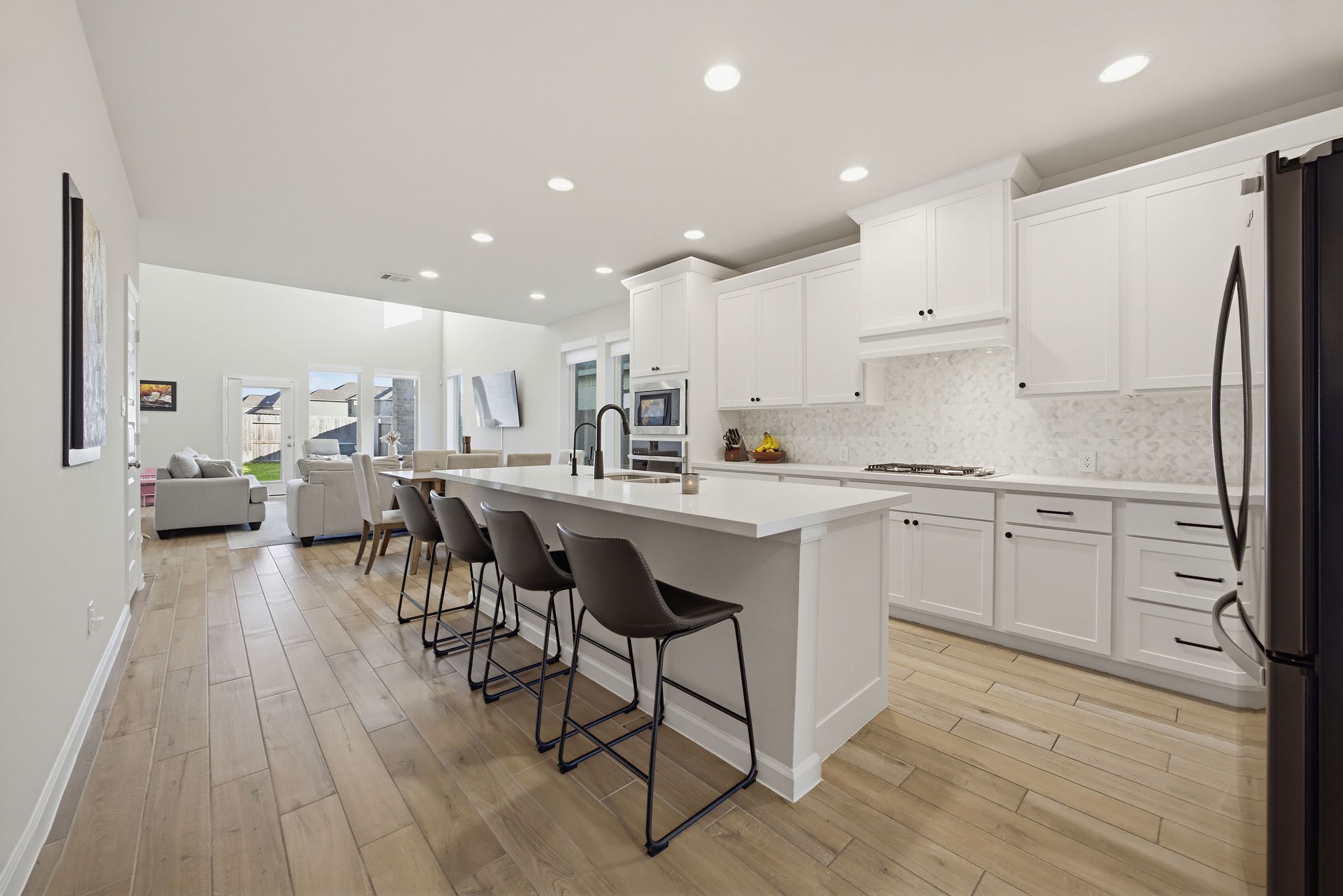 Large kitchen island ideal for entertainment