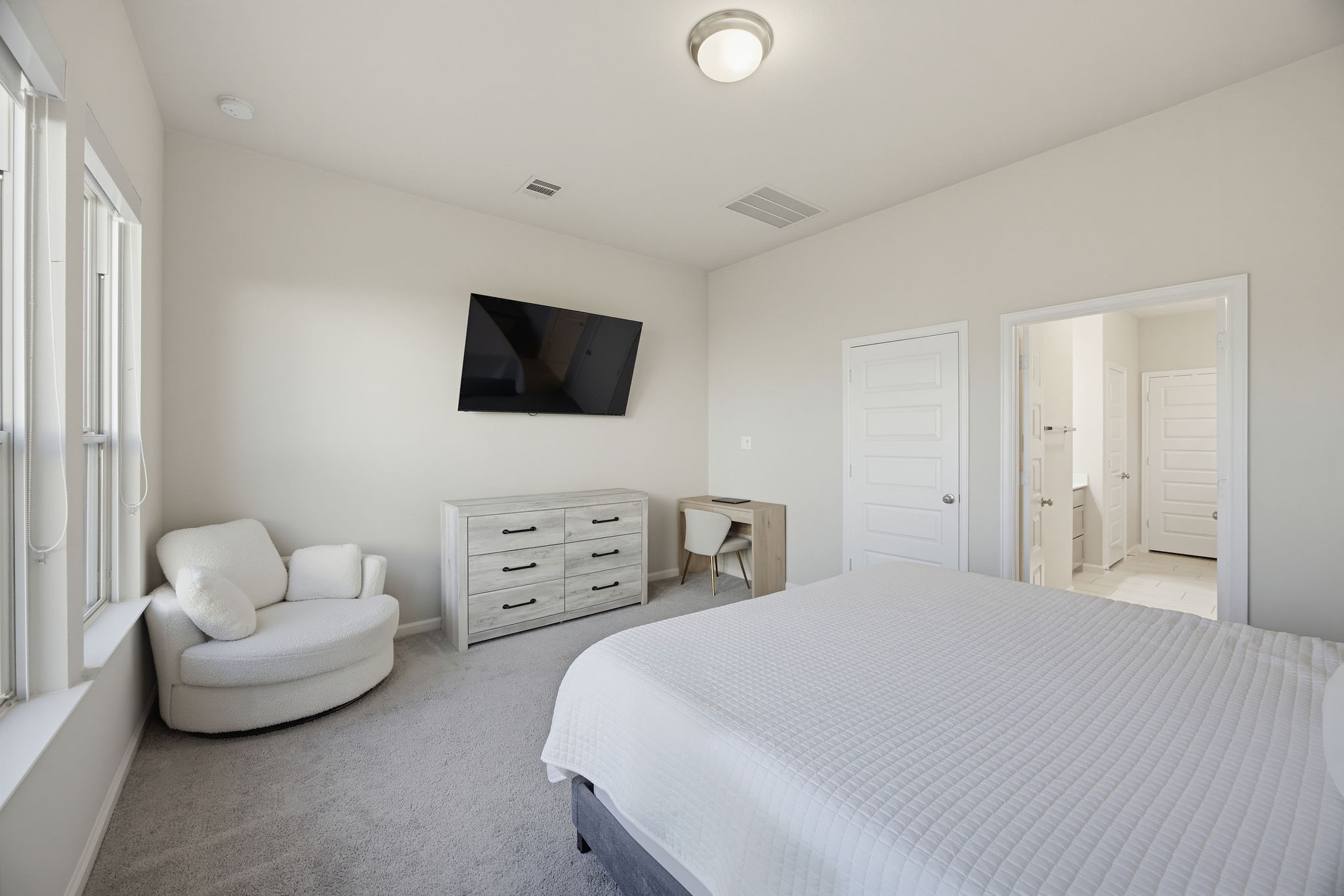 Additional view of the owners suite