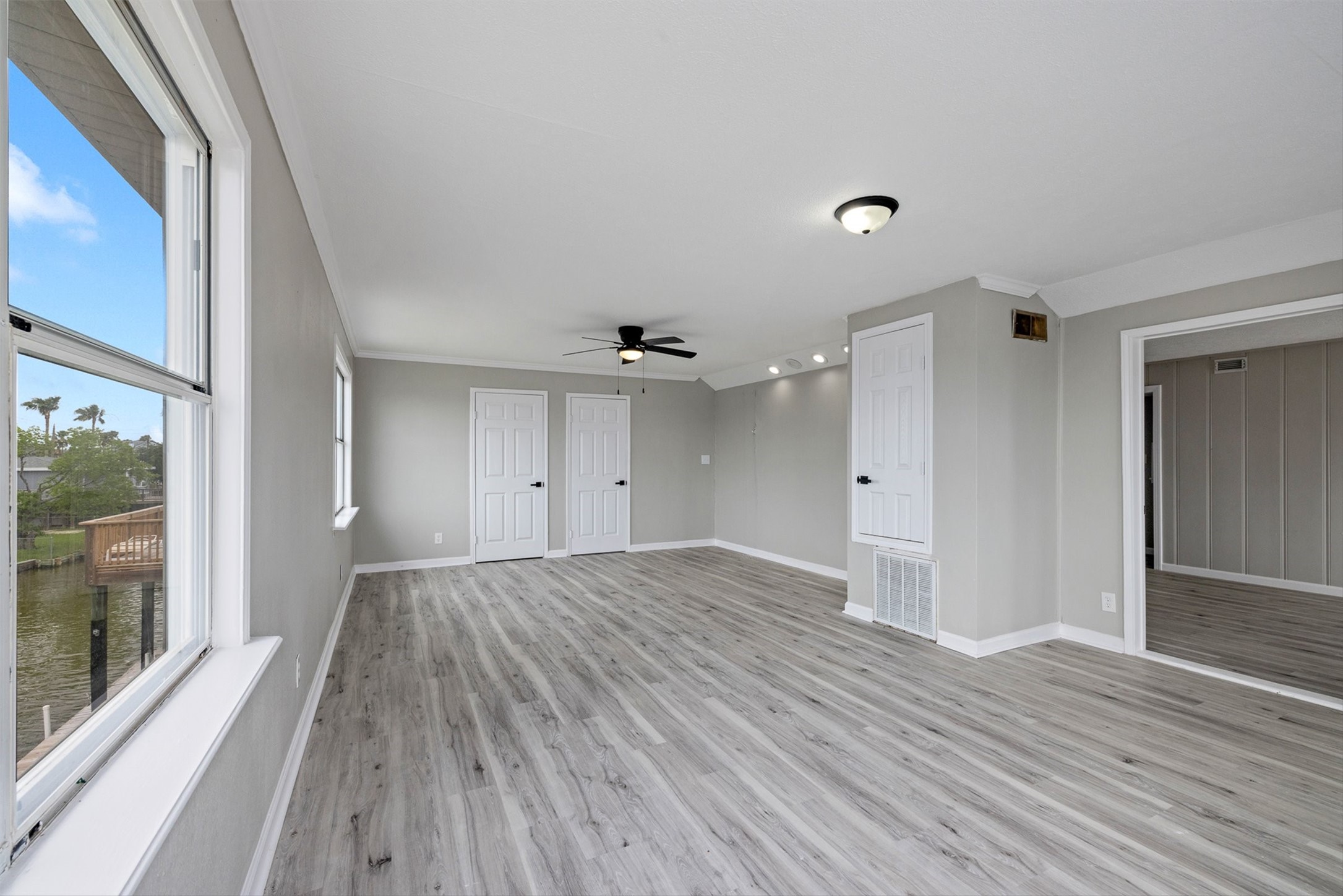 21 Edgewater Street, Hitchcock, TX 77563