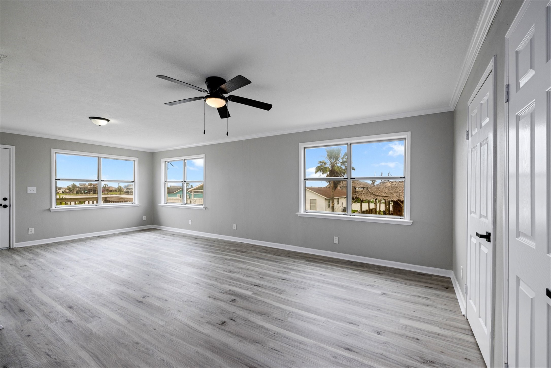21 Edgewater Street, Hitchcock, TX 77563