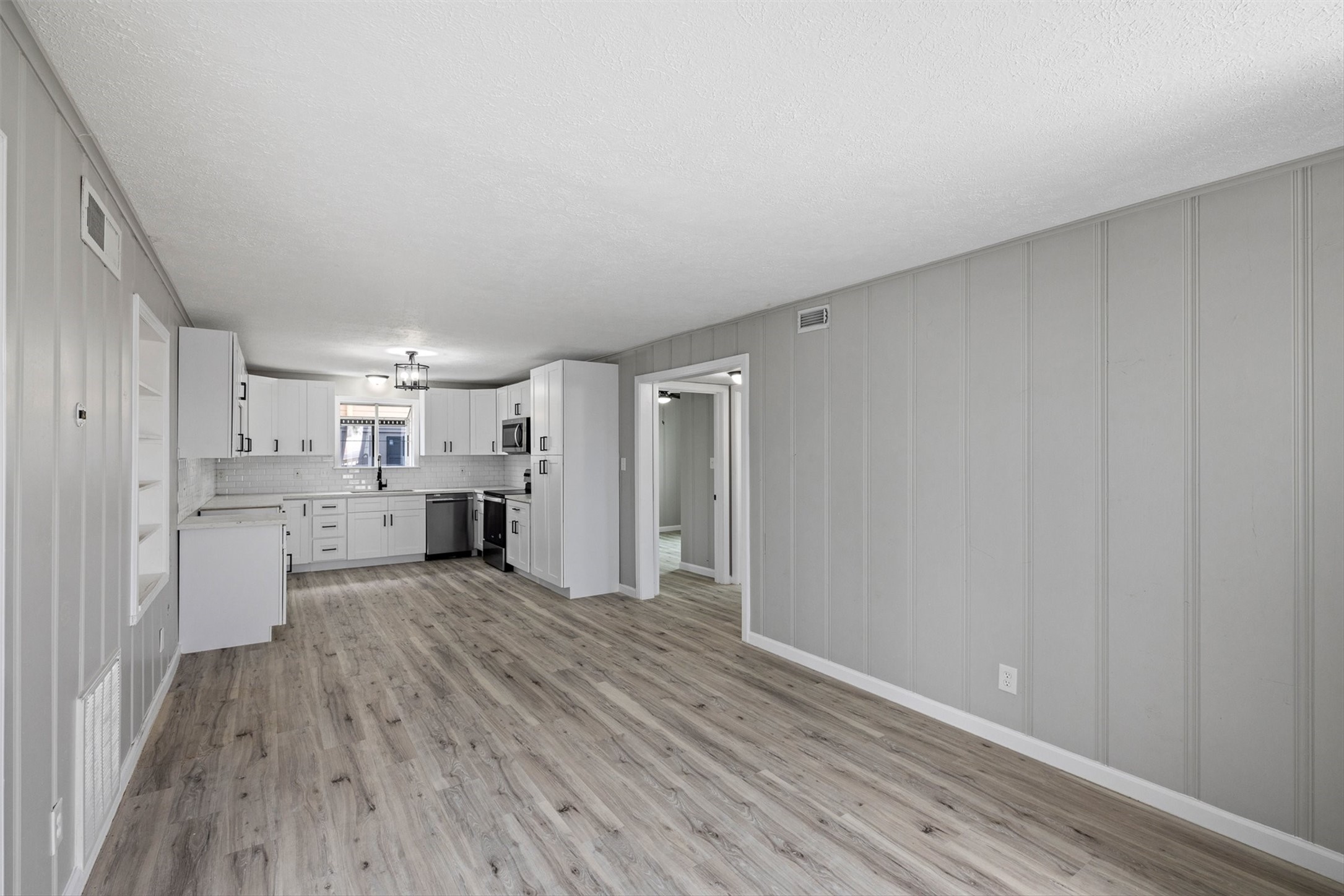 21 Edgewater Street, Hitchcock, TX 77563