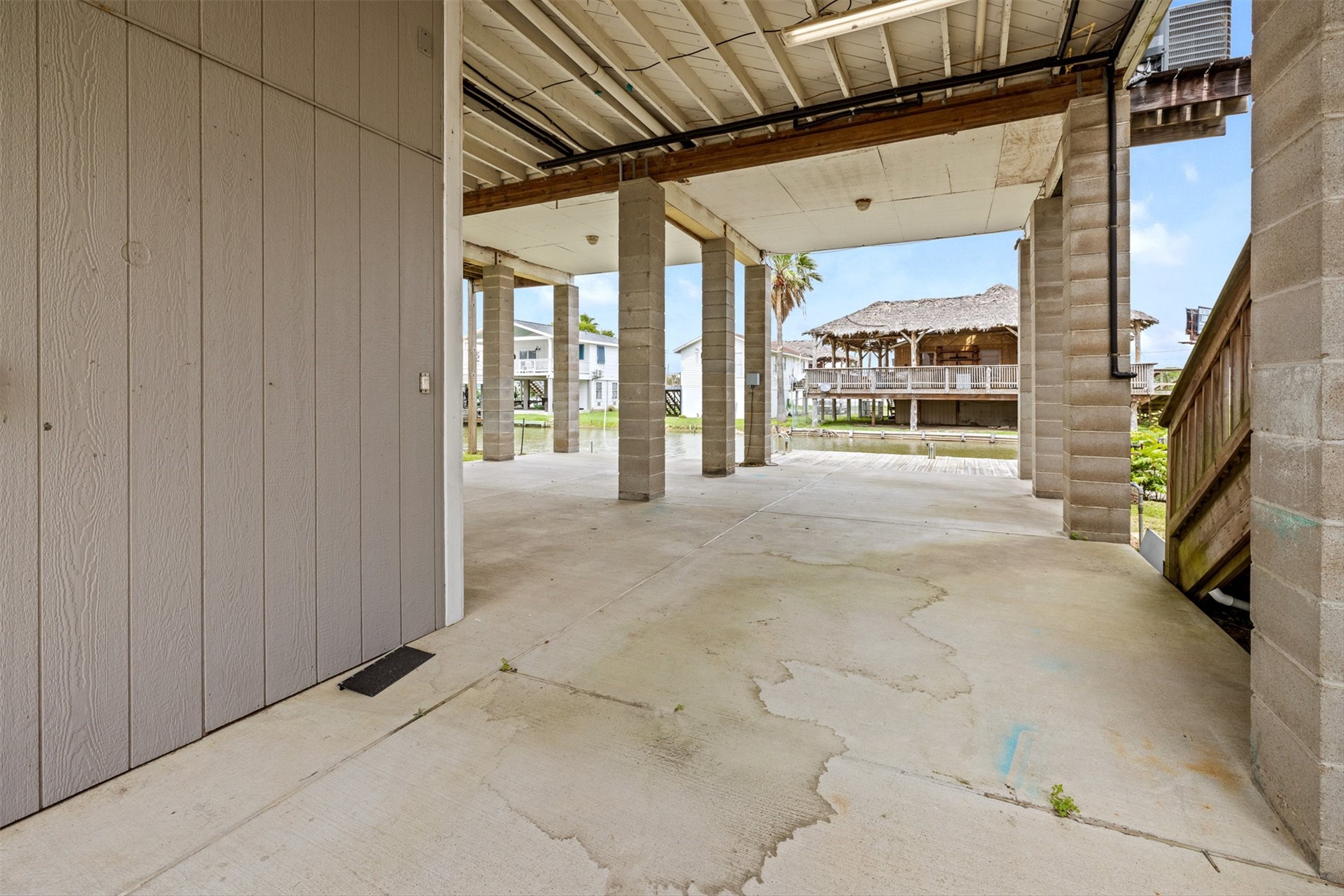 21 Edgewater Street, Hitchcock, TX 77563