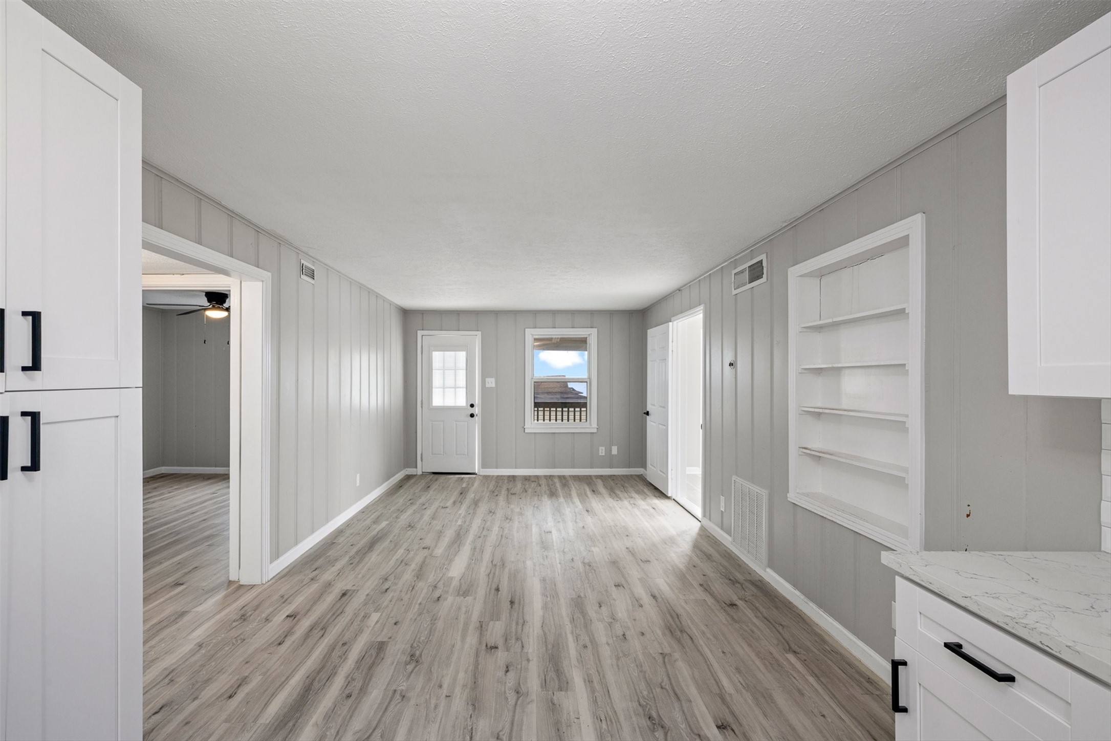 21 Edgewater Street, Hitchcock, TX 77563