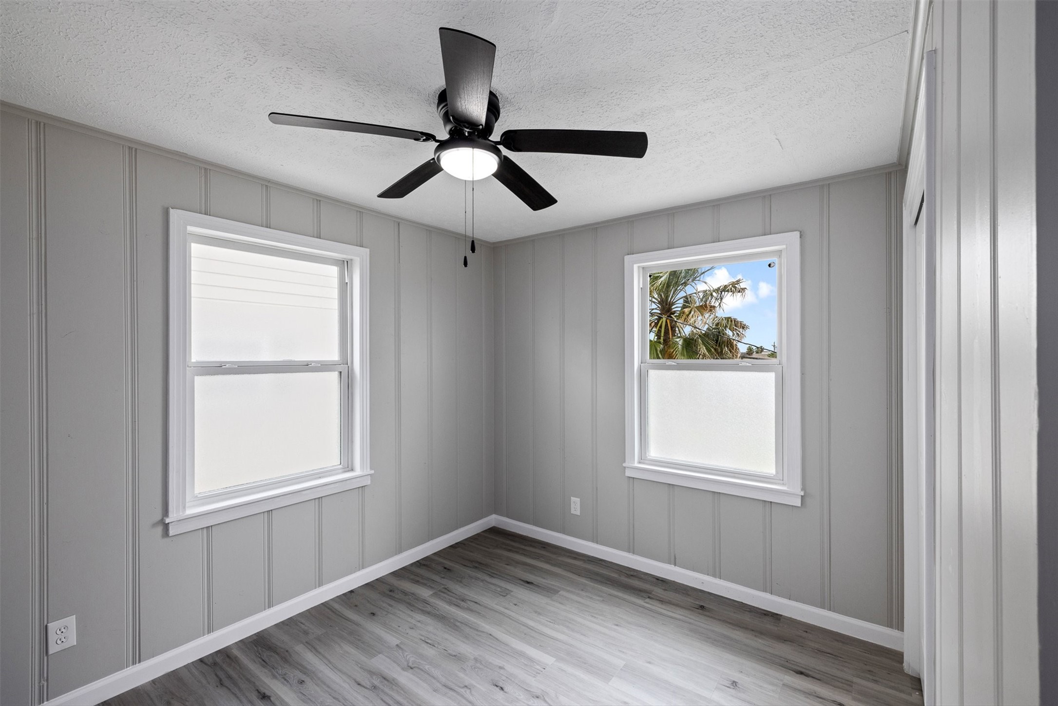 21 Edgewater Street, Hitchcock, TX 77563