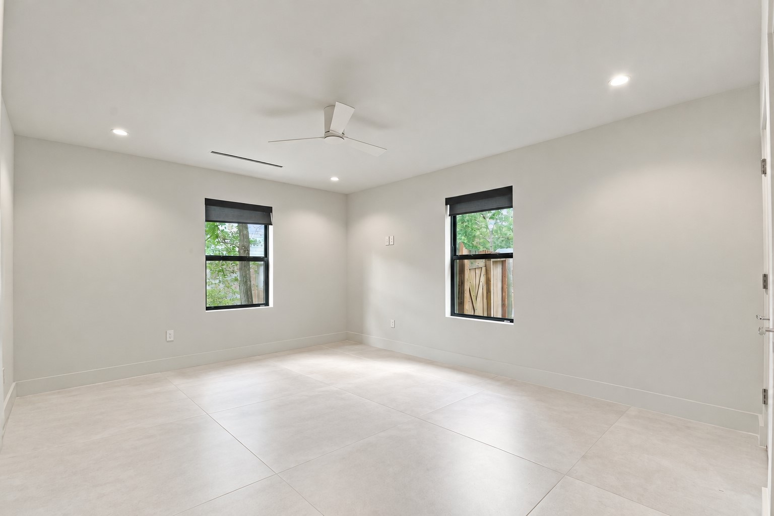 1st floor large guest bedroom with double closet