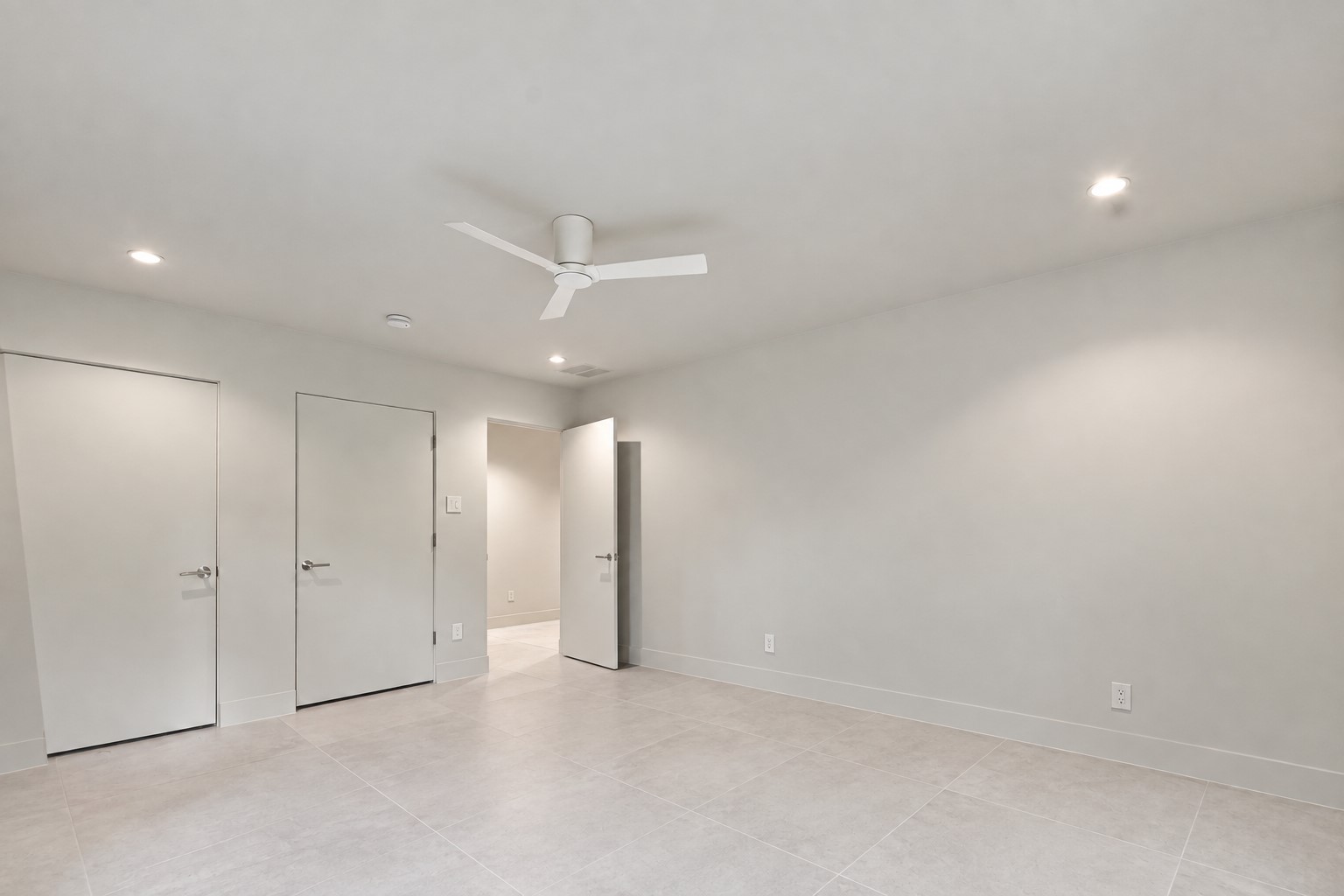 1st floor large guest bedroom with double closet