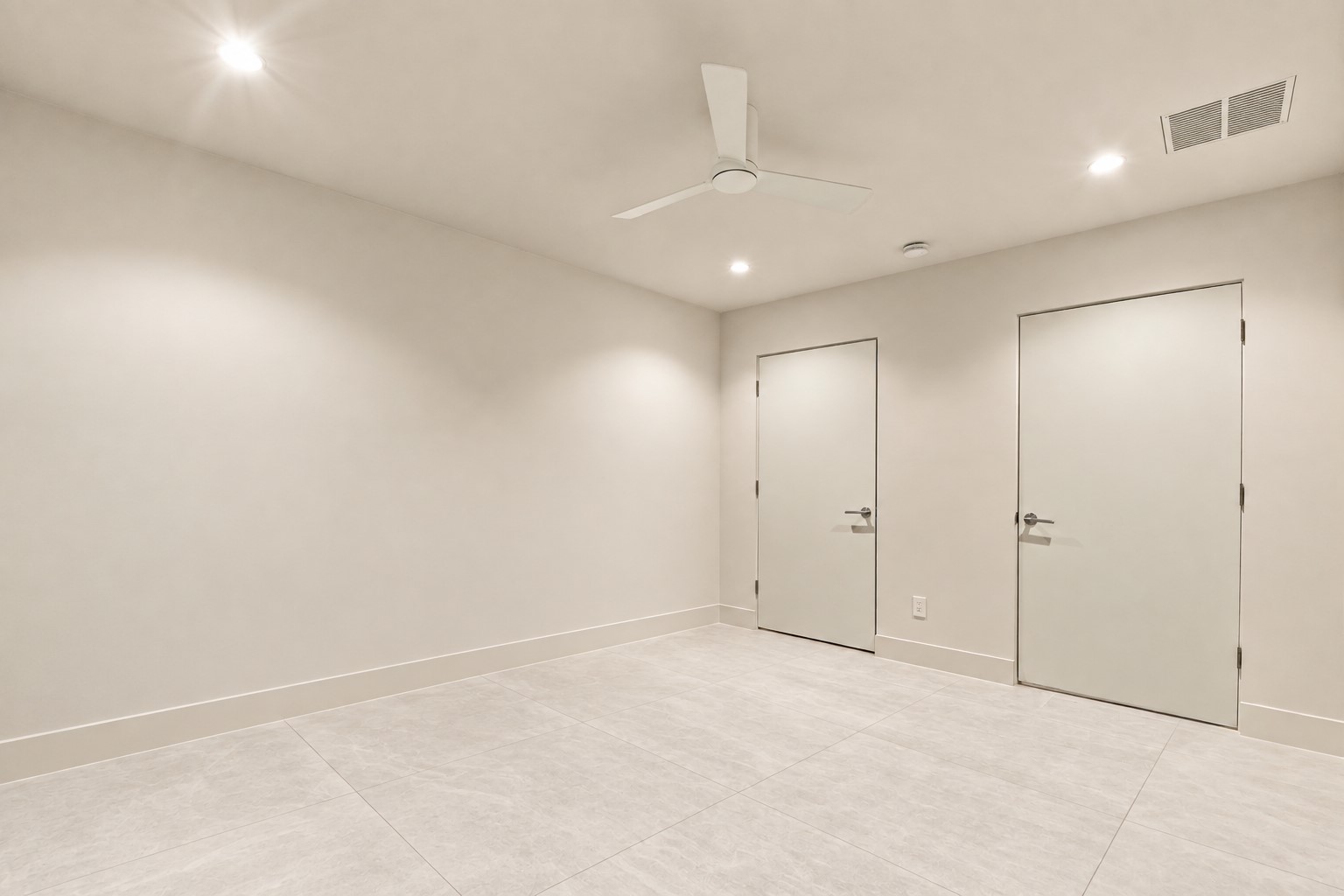 smaller 1st floor guest bedroom