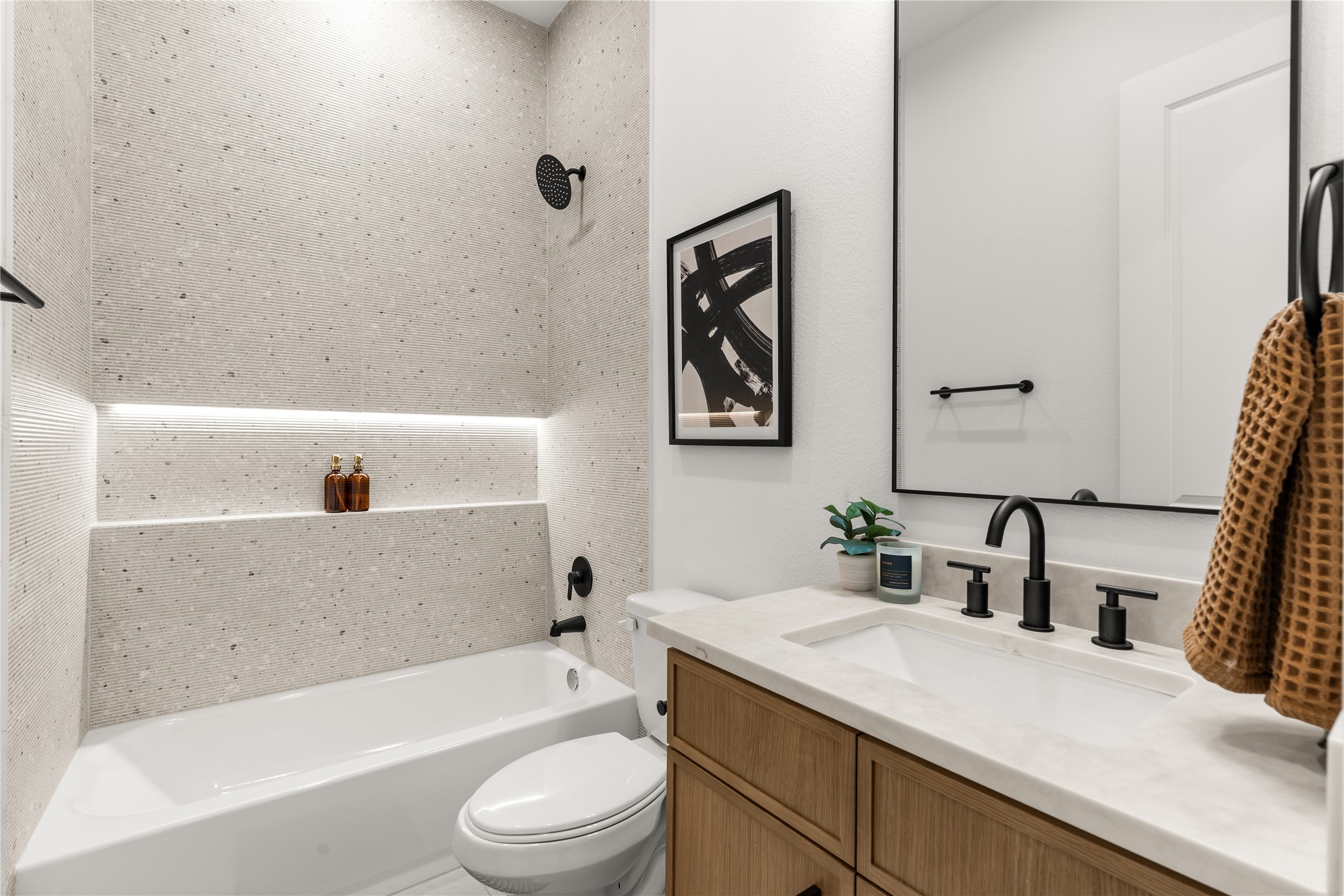 Conveniently located near the first-floor study, this full bathroom offers the versatility to accommodate guests or a flexible work-from-home arrangement.