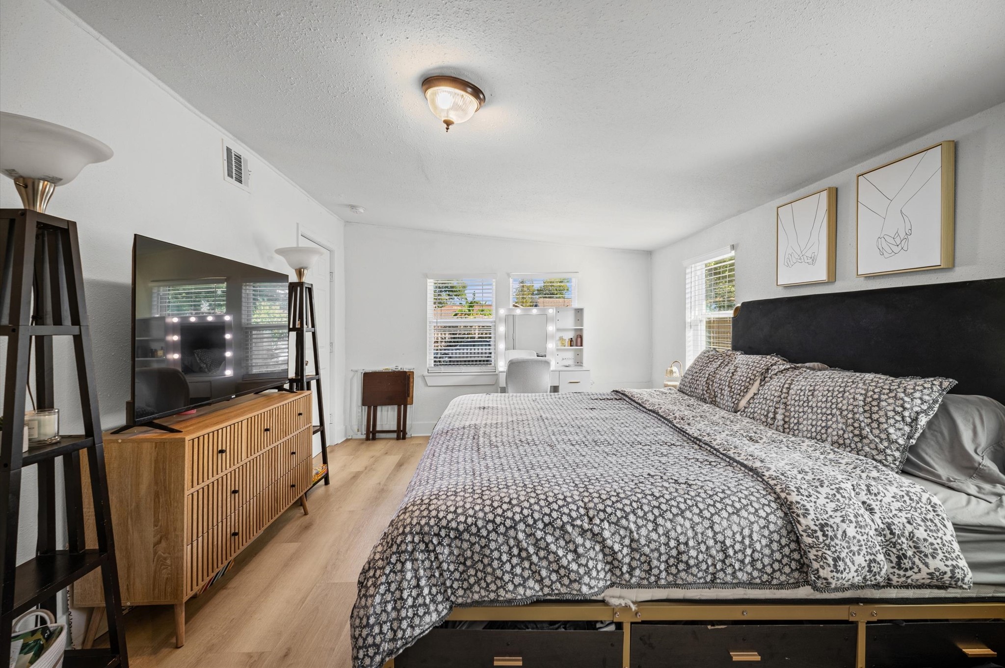 3905 Cotswold Street, Houston, TX 77009