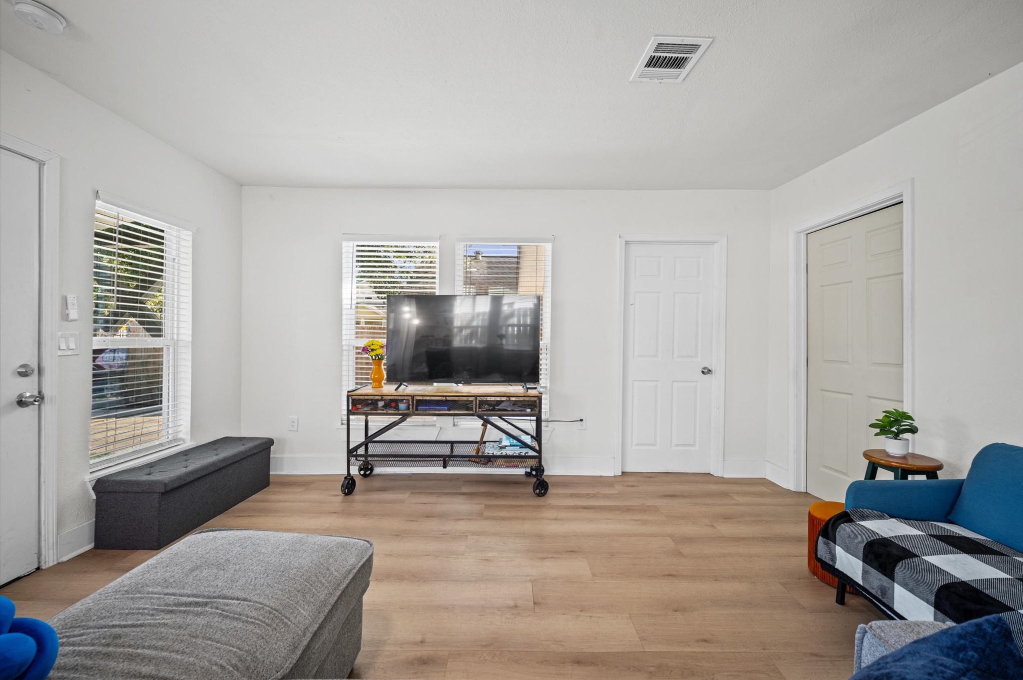 3905 Cotswold Street, Houston, TX 77009