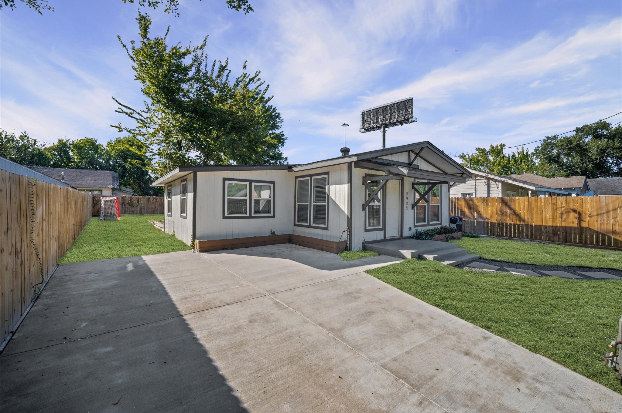 3905 Cotswold Street, Houston, TX 77009