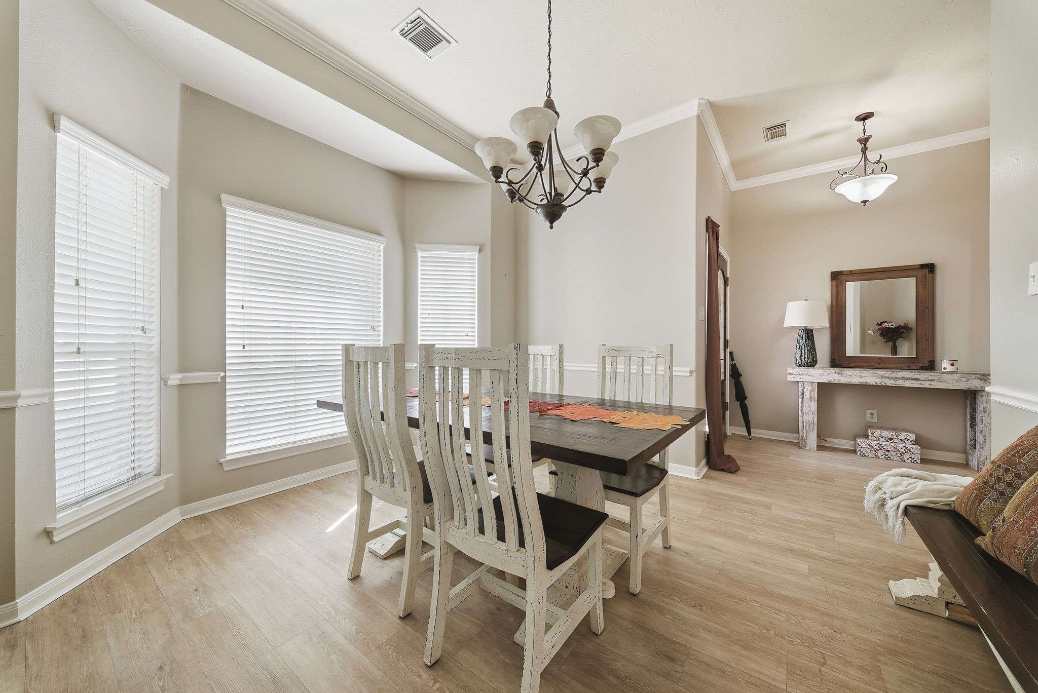 Dining room with access to the kitchen