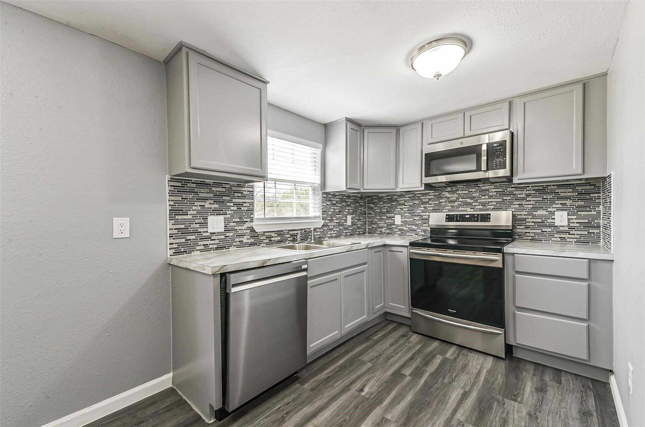 13252 Kanak Street, Needville, TX 77461