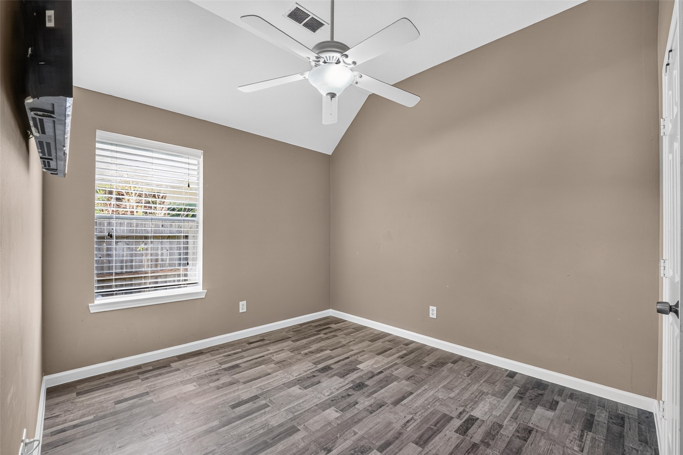 3907 Vinecrest Drive, Pearland, TX 77584