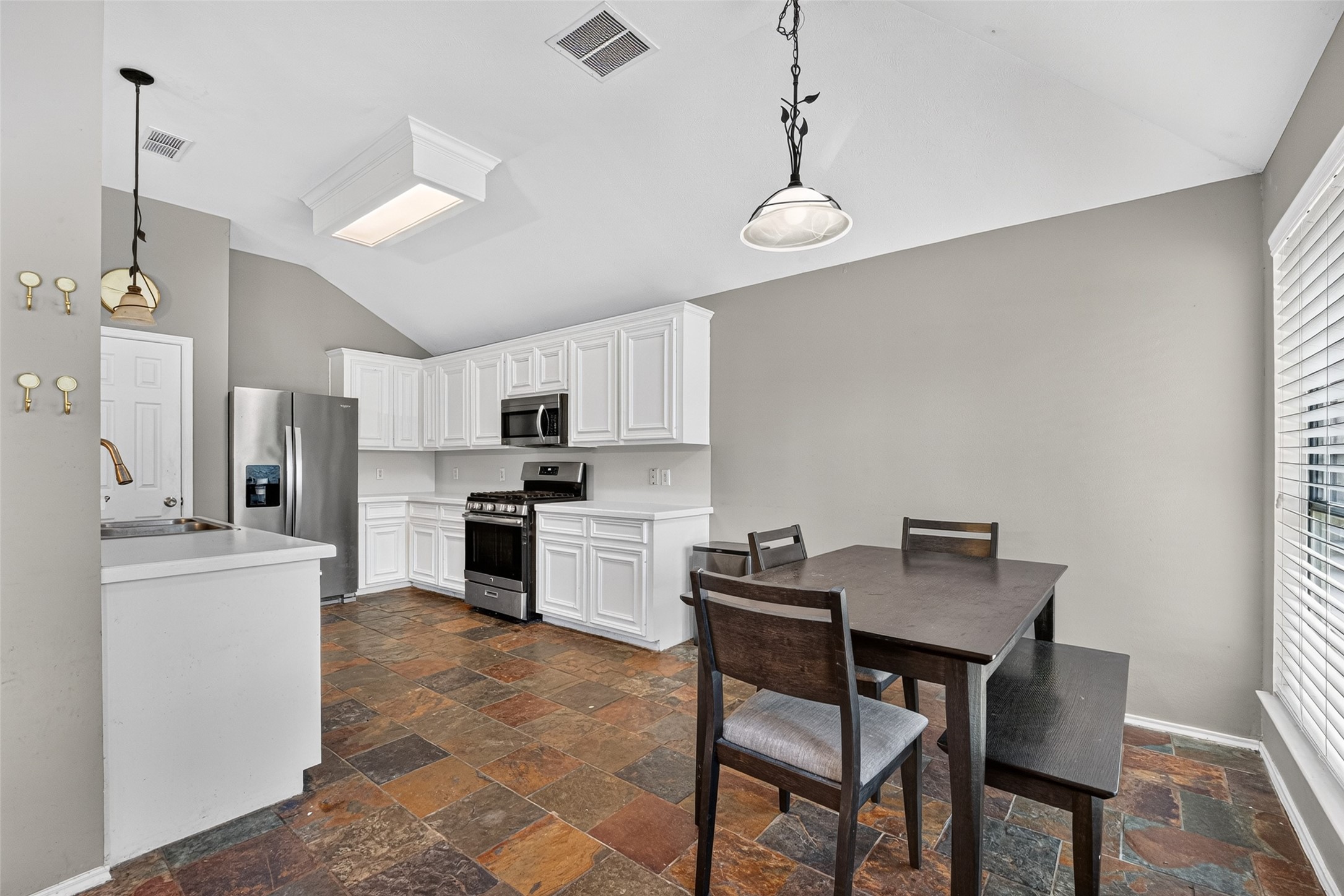 3907 Vinecrest Drive, Pearland, TX 77584