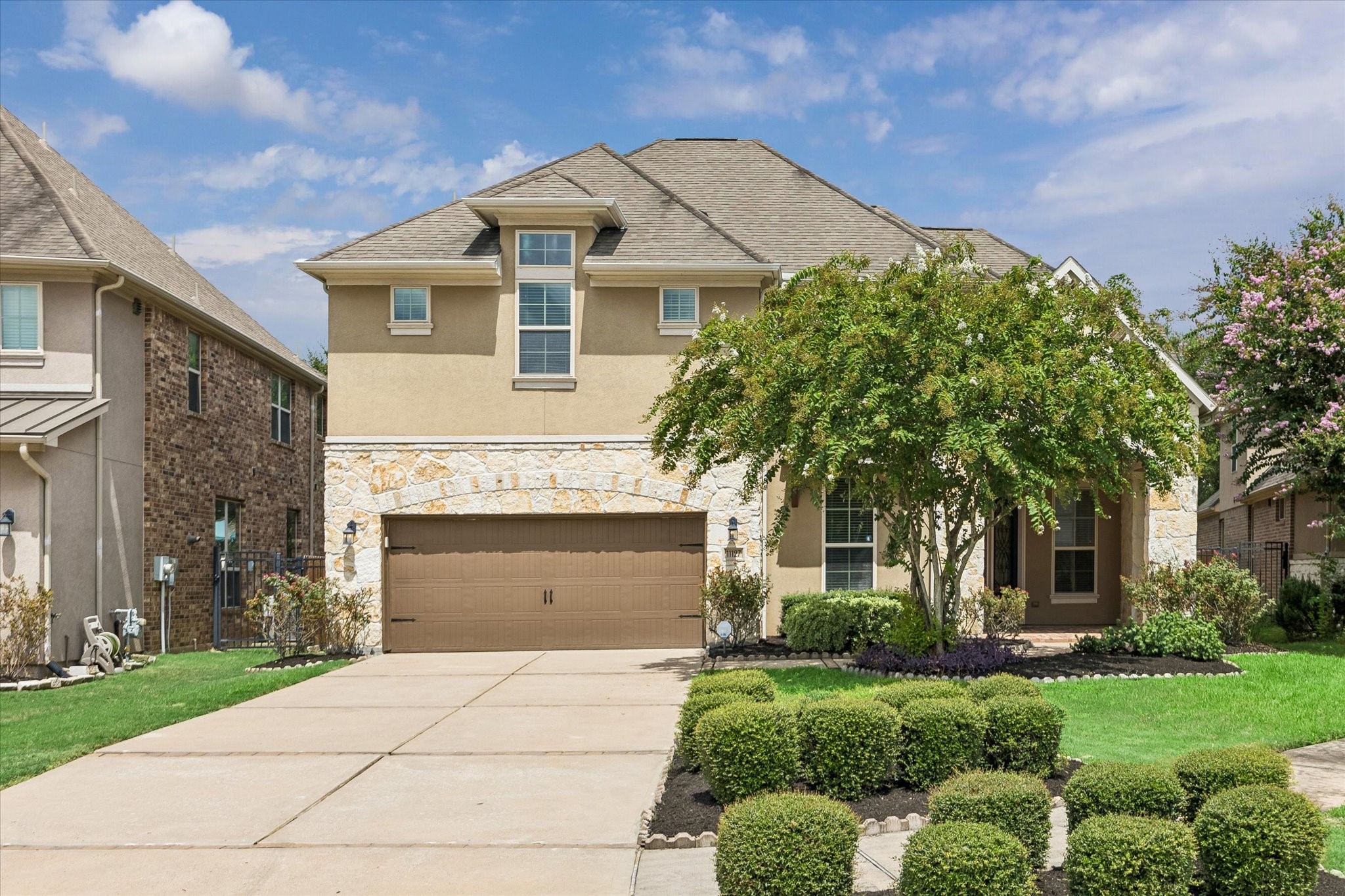 Front Elevationa with Beautiful curb appeal with a charming brick and stone exterior Front Elevationa with Beautiful curb appeal with a charming brick and stone exterior