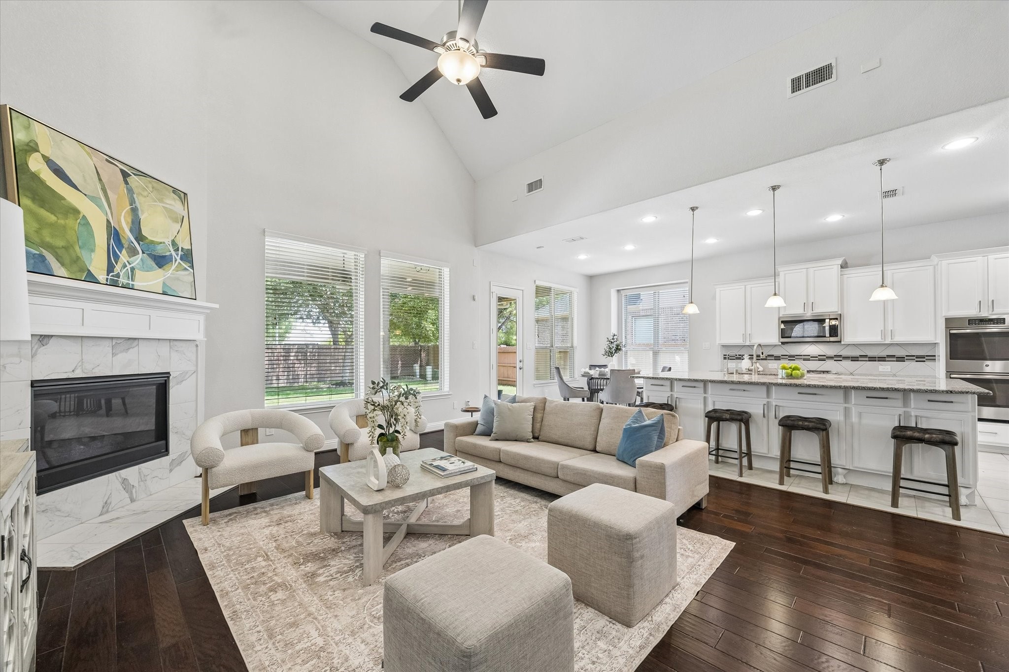 Spacious living room seamlessly connected to the kitchen Spacious living room seamlessly connected to the kitchen