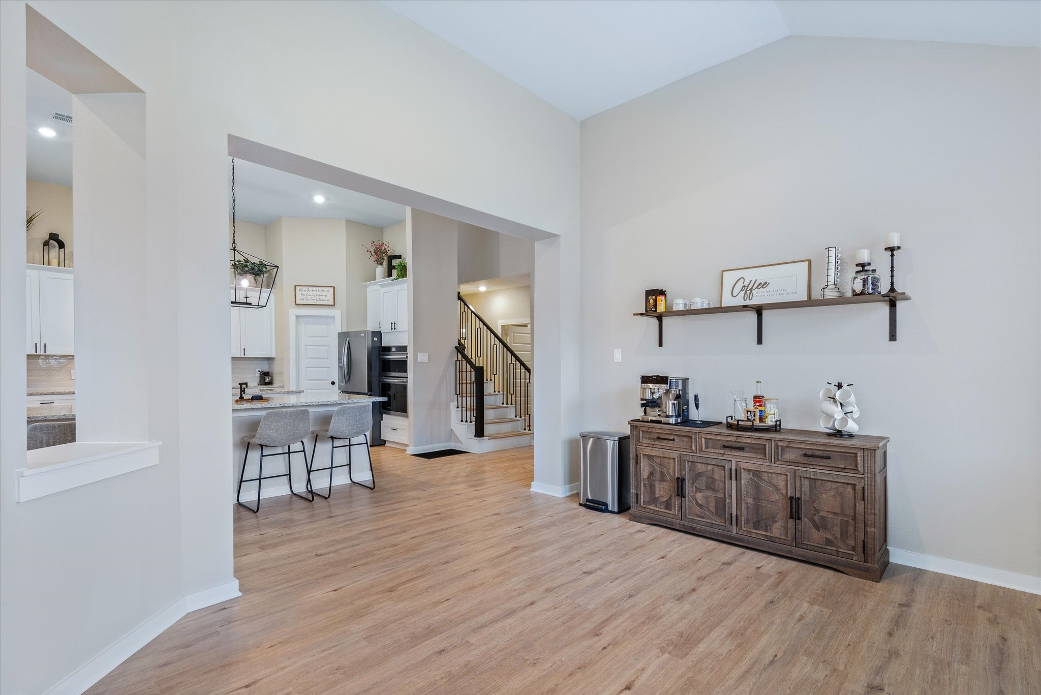 Formal dining/flex area