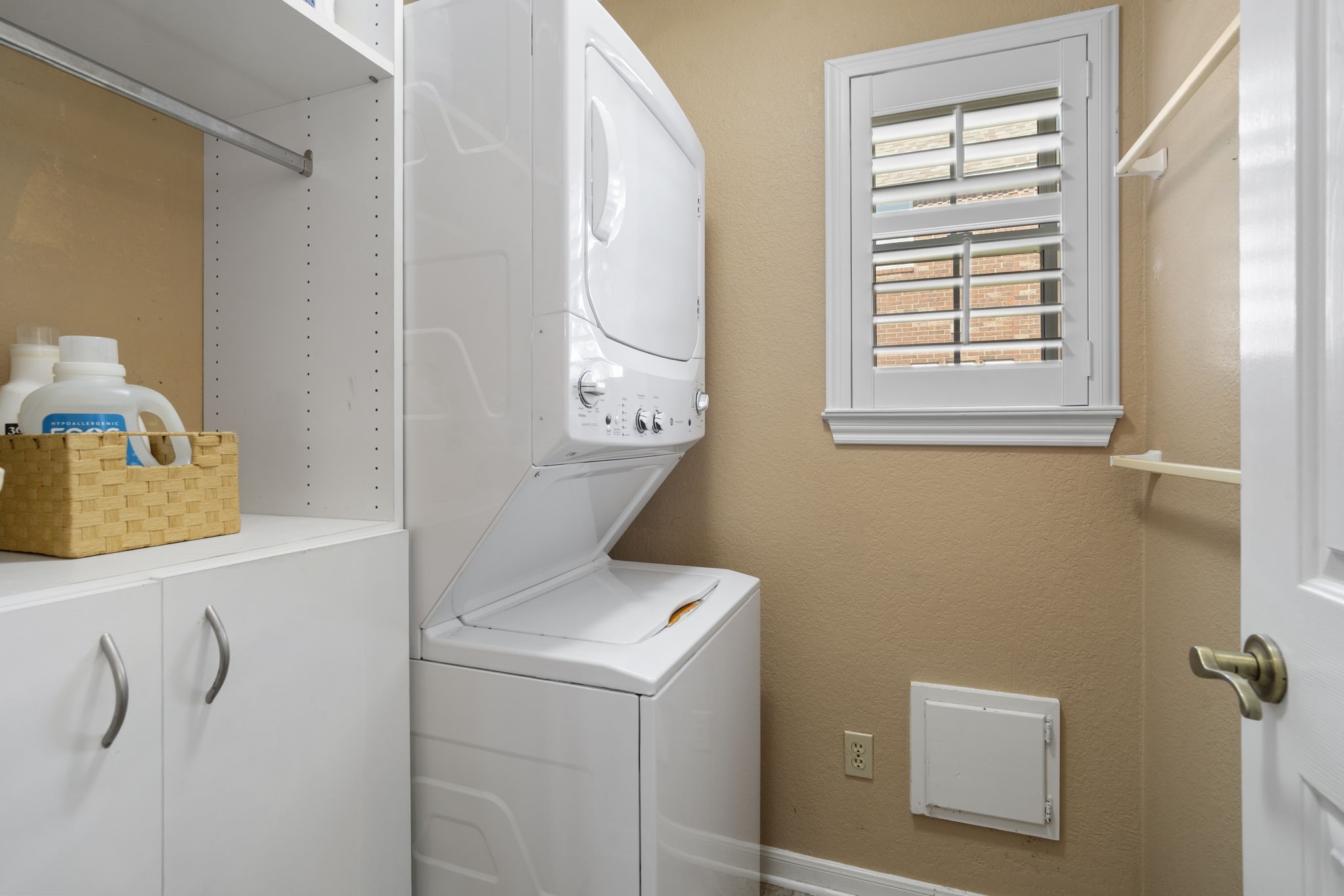 The in-home laundry room is conveniently located adjacent to the kitchen. This home also features an energy-efficient tankless water heater for added convenience and efficiency.