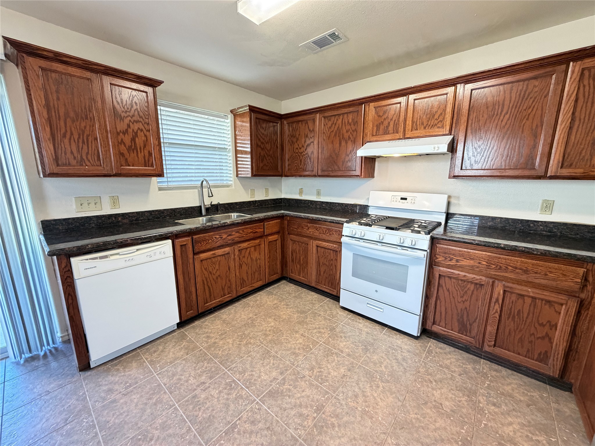 12711 Rio Nueces Lane, Rosharon, TX 77583
