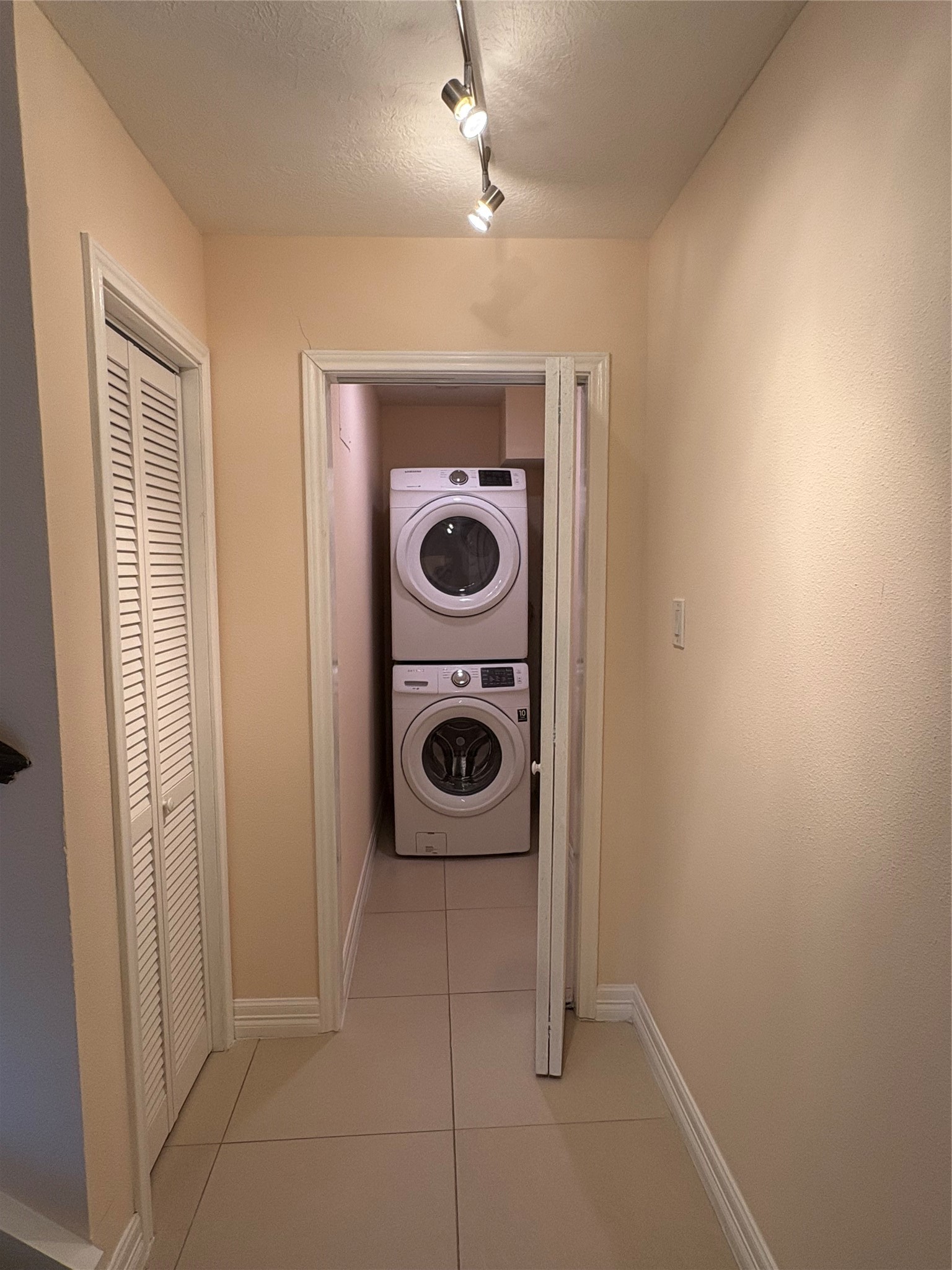 In unit washer/ dryer