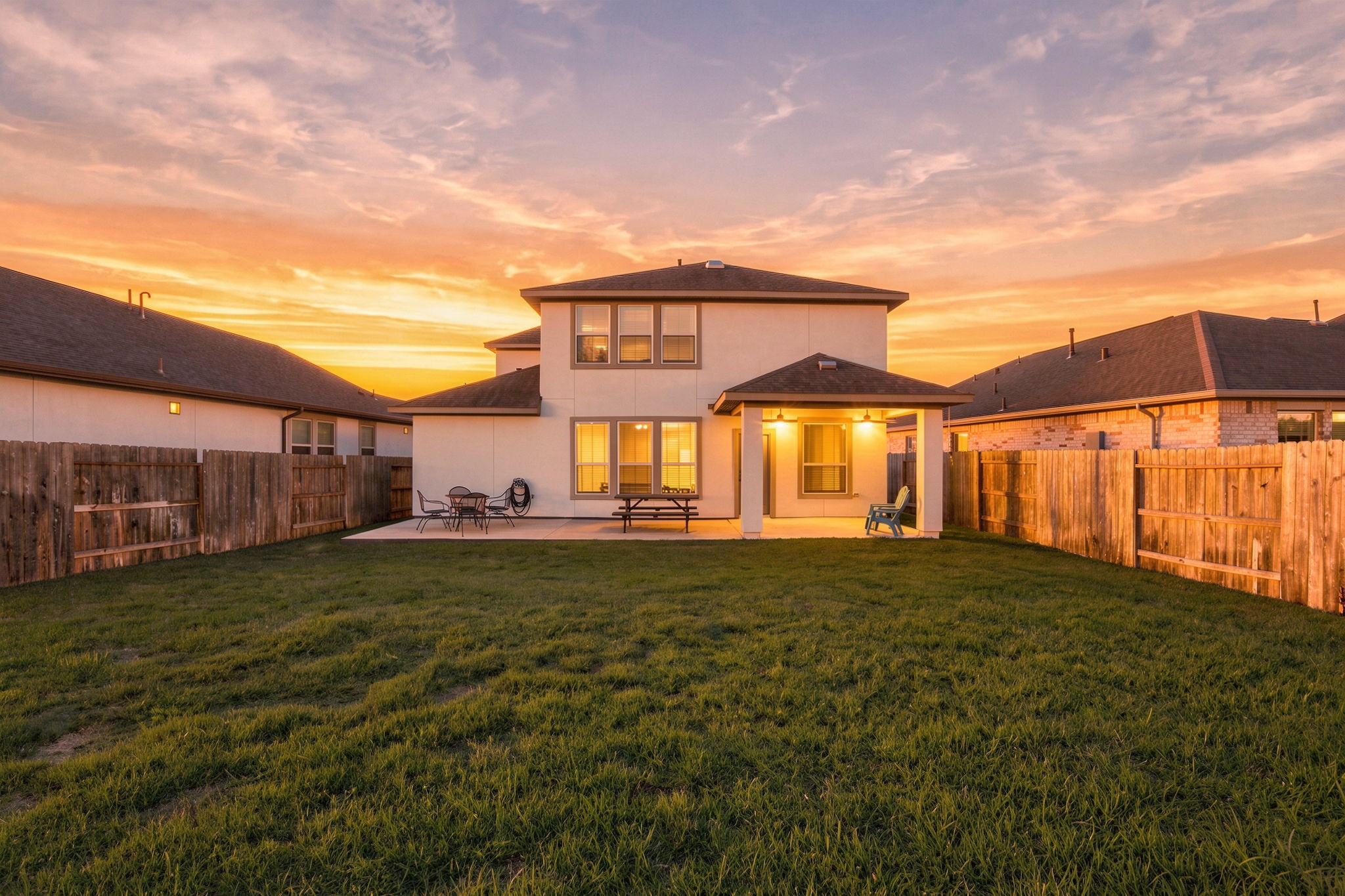 Featuring a spacious backyard, perfect for outdoor gatherings. Featuring a spacious backyard, perfect for outdoor gatherings.