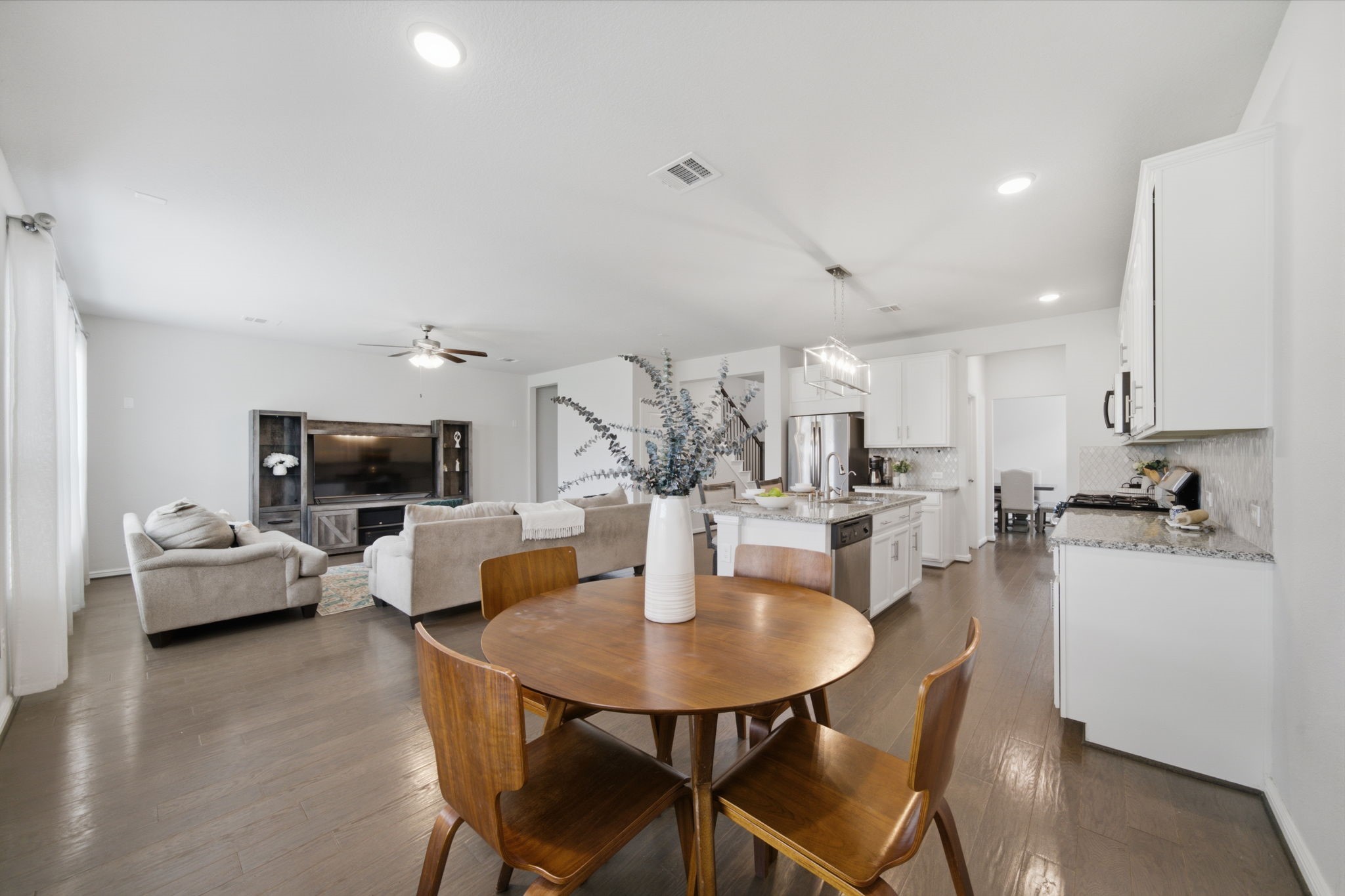 The breakfast nook is located off of the kitchen making this a perfect space for a casual meal. The breakfast nook is located off of the kitchen making this a perfect space for a casual meal.