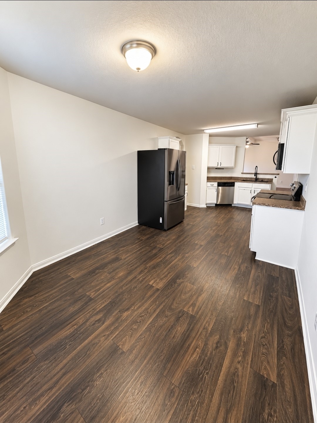 Adorable connected kitchen/dining layout to stay connected while cooking.