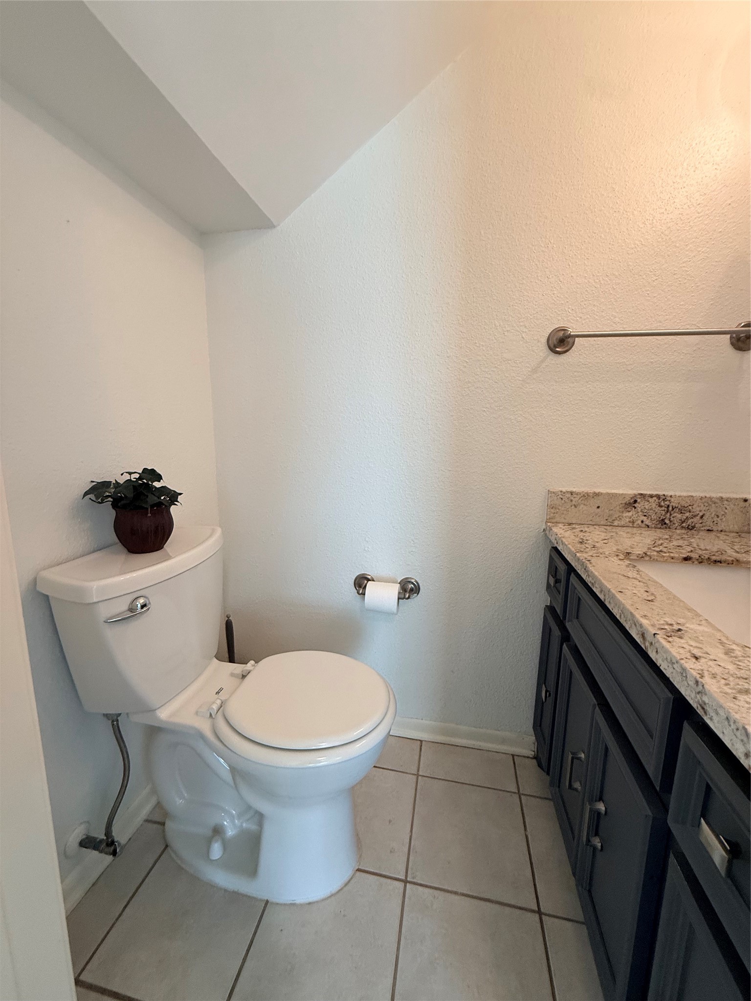 1/2 bath downstairs with granite counter!