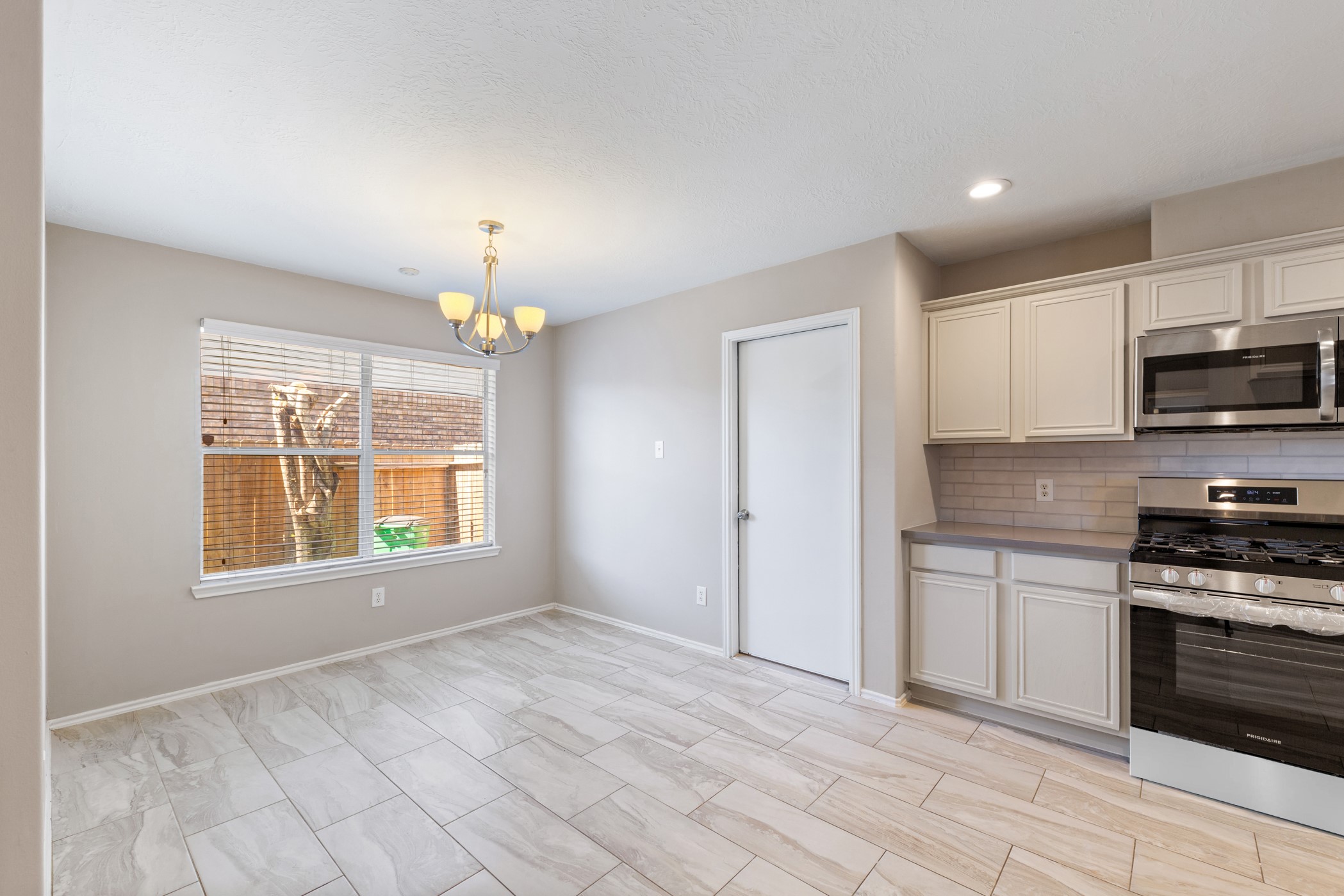1111 Magnolia Dale Drive, Fresno, TX 77545