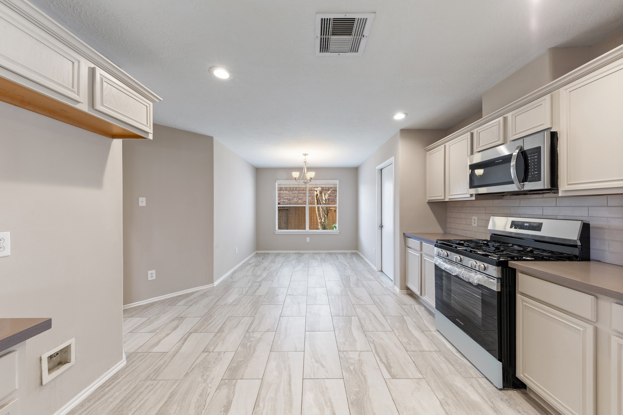 1111 Magnolia Dale Drive, Fresno, TX 77545